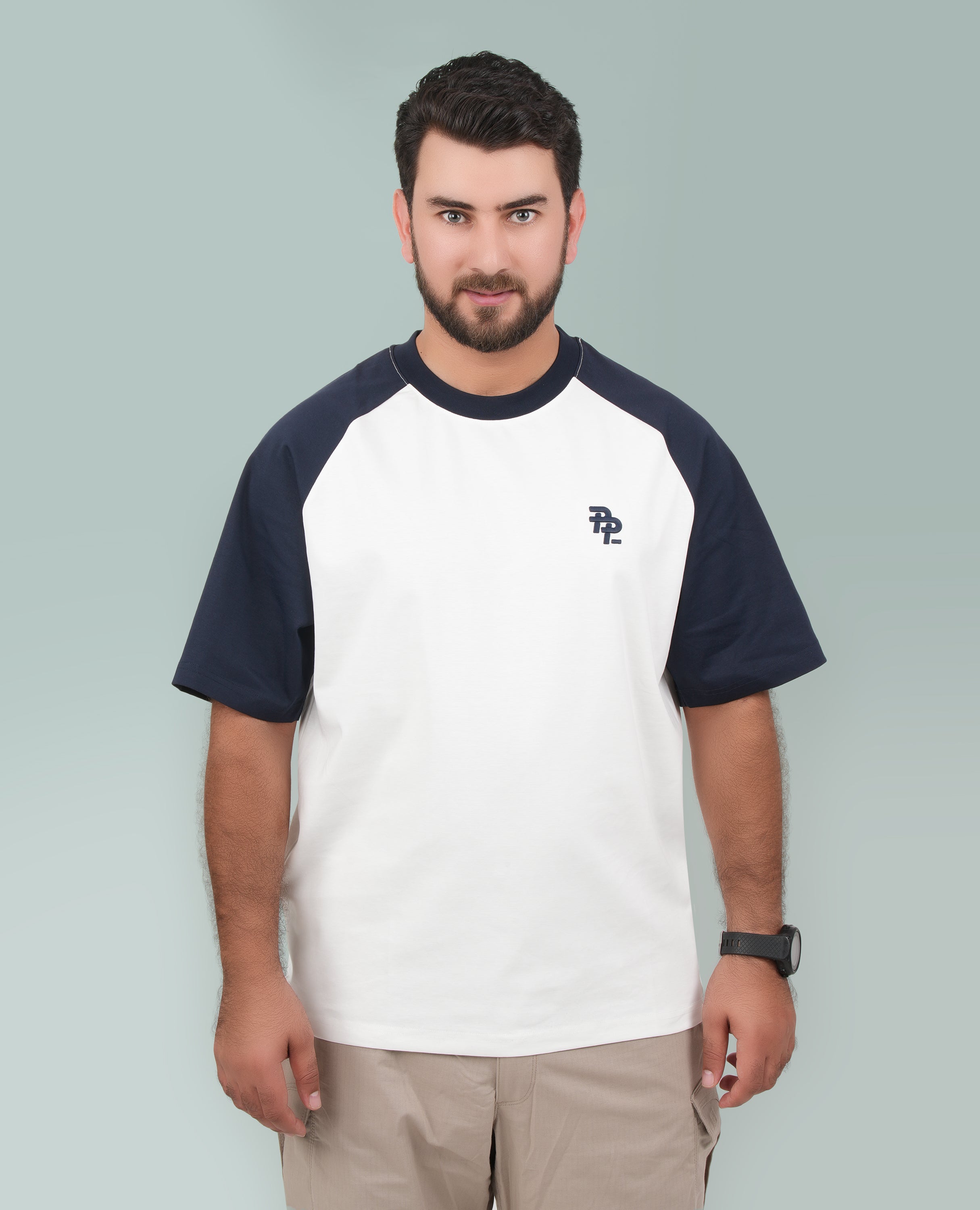 Men’s Two-Tone Minimal T-Shirt – Contrast Sleeves & Neckline.