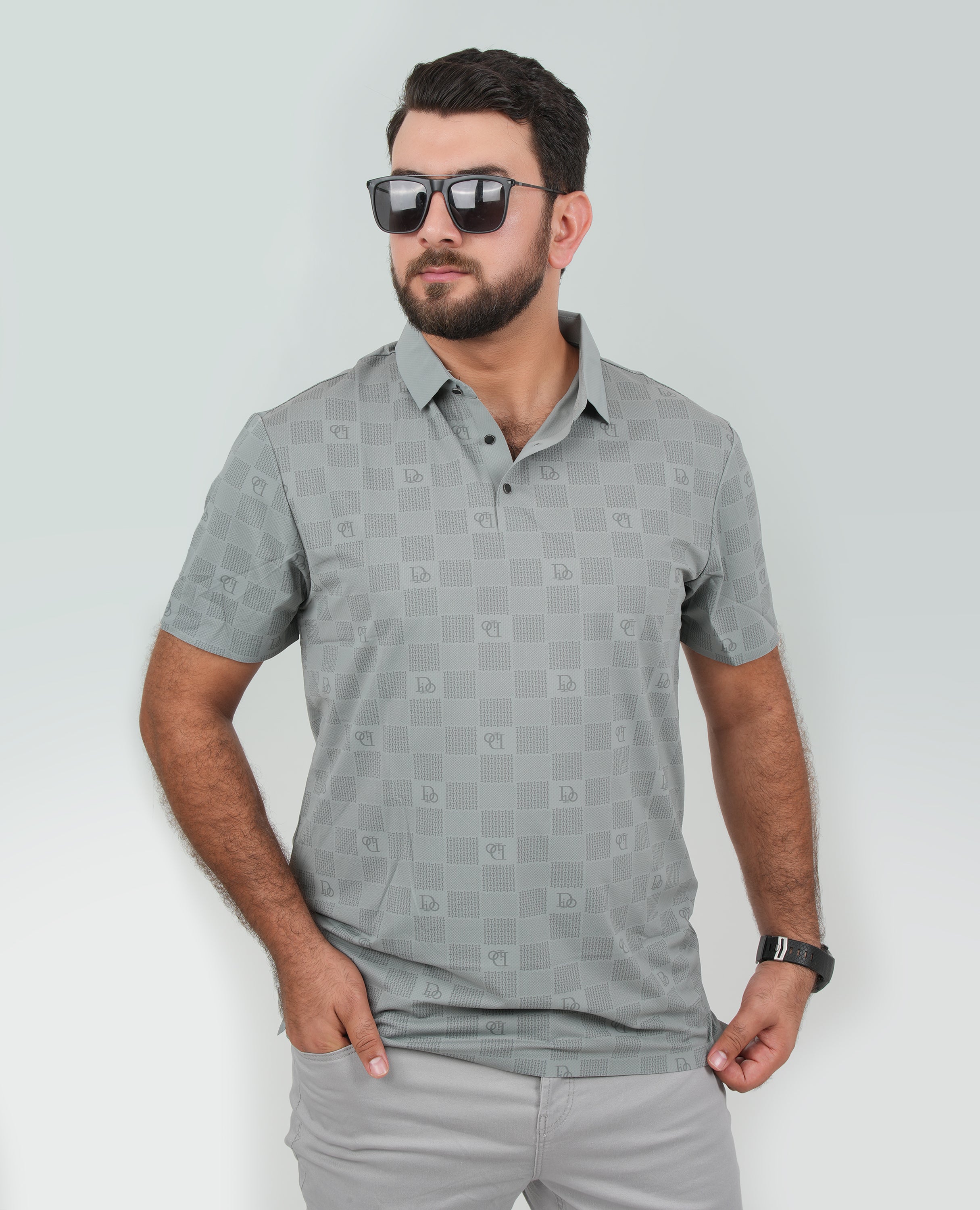 Men’s Stretch Polo Shirt – Checkerboard Pattern with Subtle Logo, Short Sleeve Button Collar.