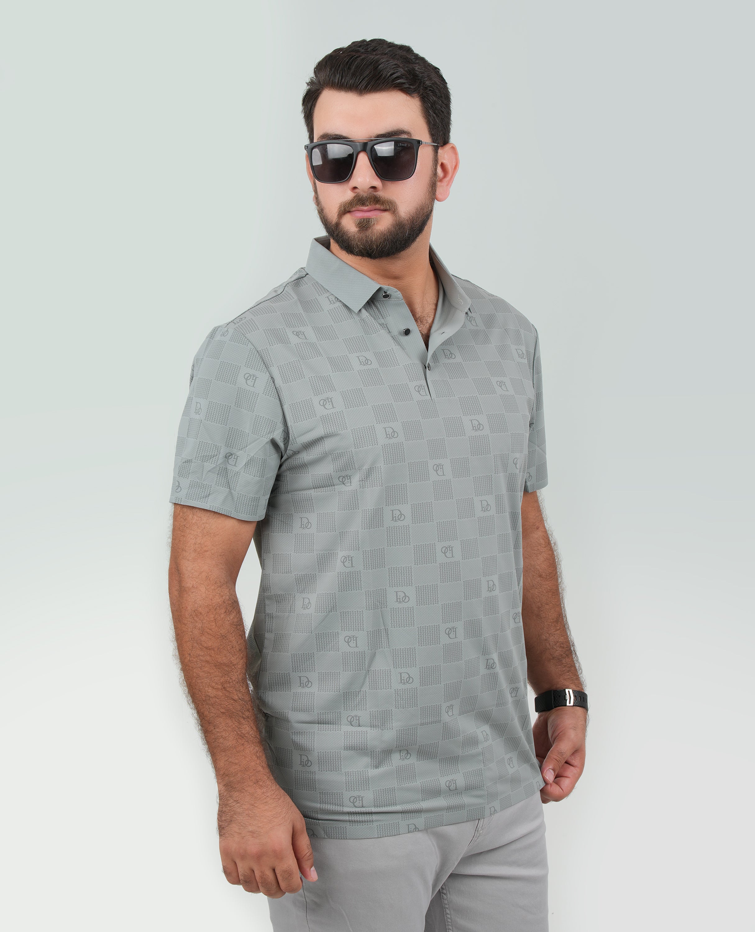 Men’s Stretch Polo Shirt – Checkerboard Pattern with Subtle Logo, Short Sleeve Button Collar.