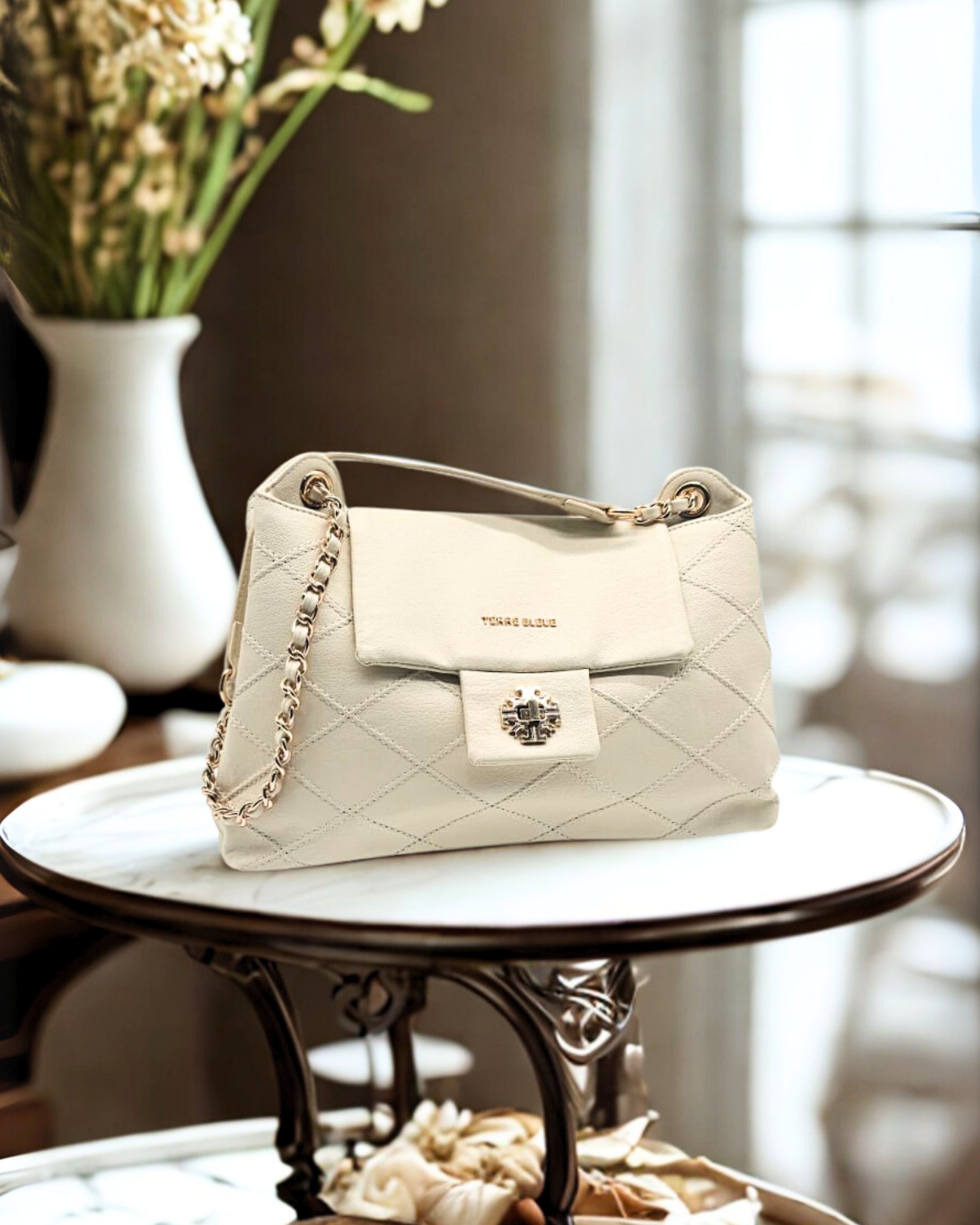 حقيبة كتف نسائية من الجلد المبطن مع أحزمة سلسلة ذهبية - حقيبة يد أنيقة مستوحاة من المصمم للعمل والسهرة