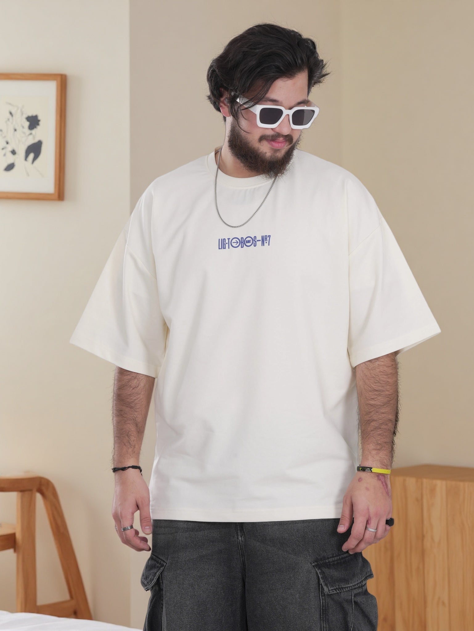 قميص رجالي كبير الحجم برسومات مطبوعة بالكامل من الخلف، تصميم أمامي بسيط