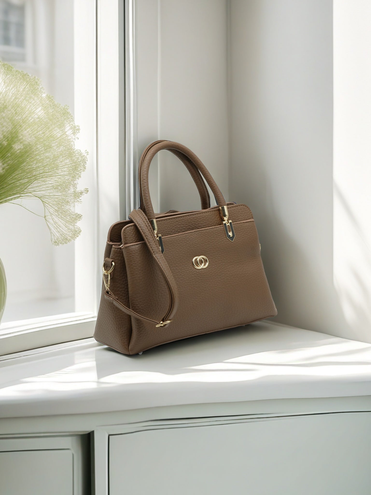 Elegant Flex Leather Tote Bag – Women’s Structured Handbag with Gold Accents & Top Handles