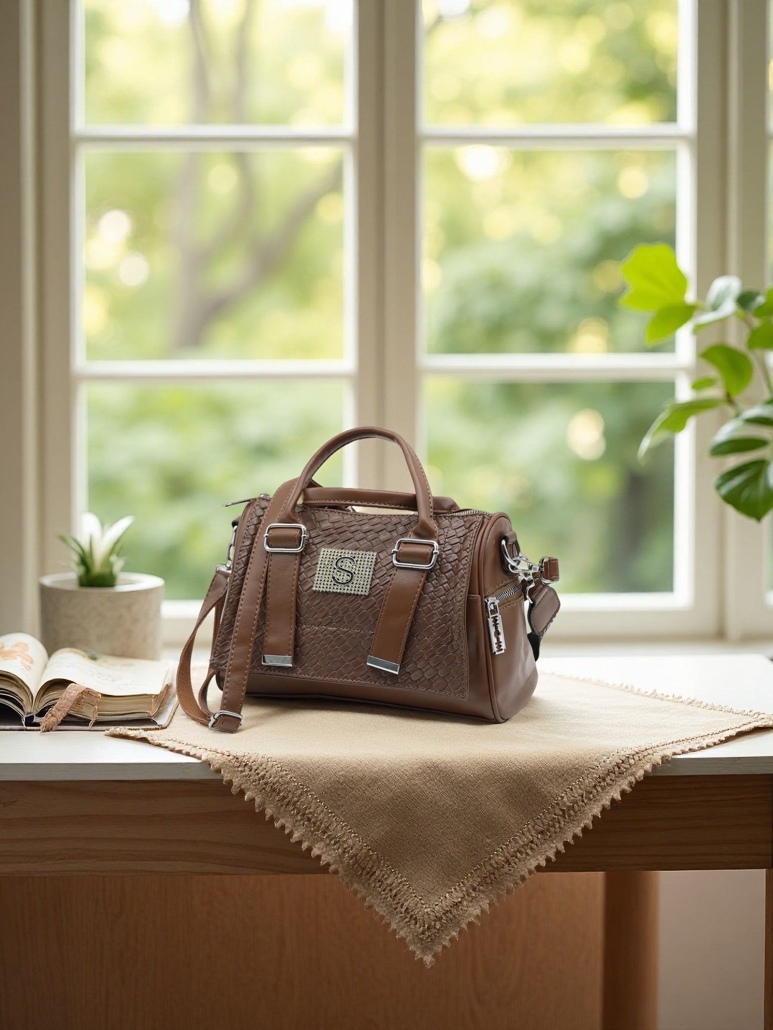 Elegant Cream Faux Leather Satchel Handbag for Women – Textured Croc Pattern with Rhinestone “S” Emblem & Silver Hardware