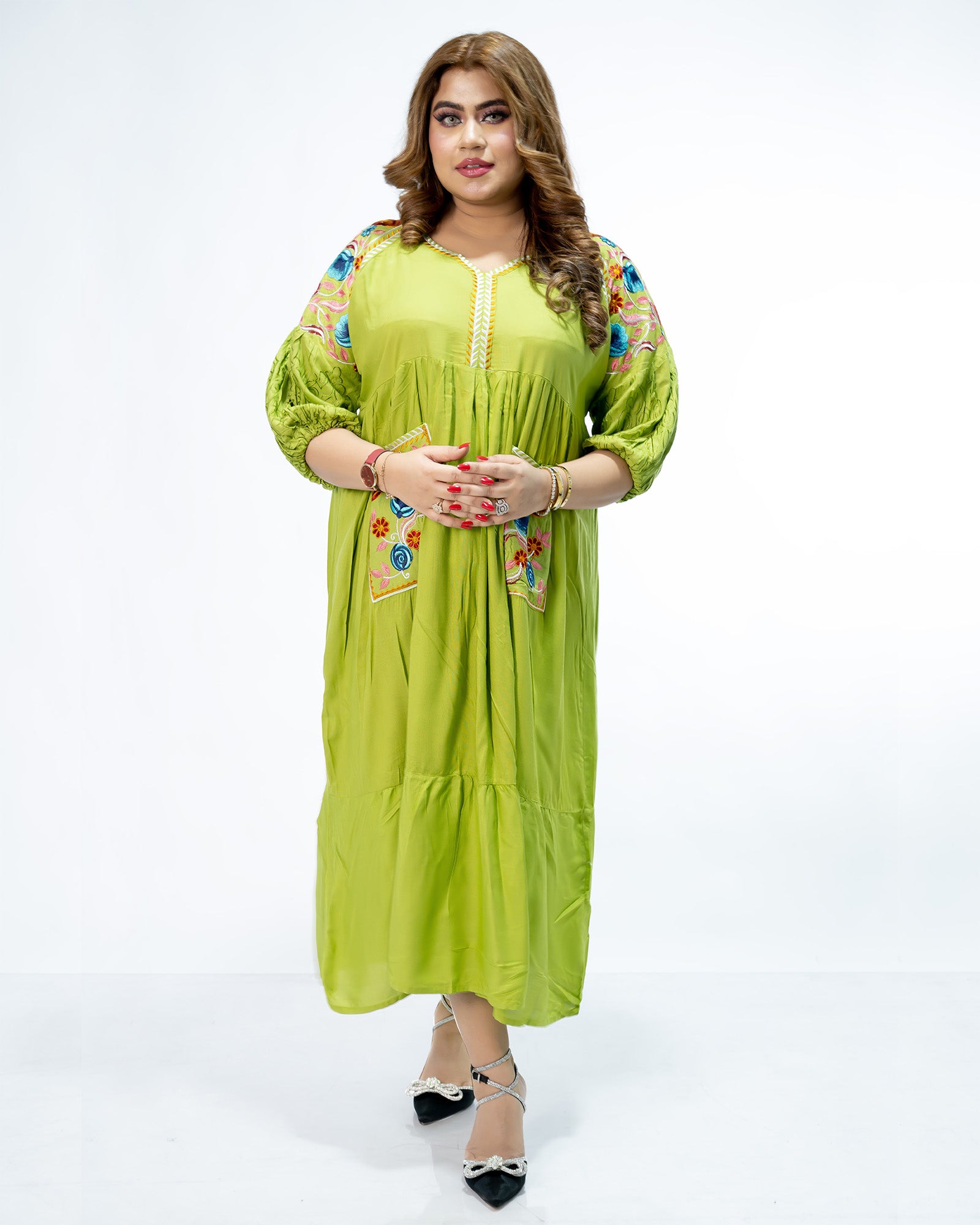 Finelook Embroidered Pattern Jalabiya