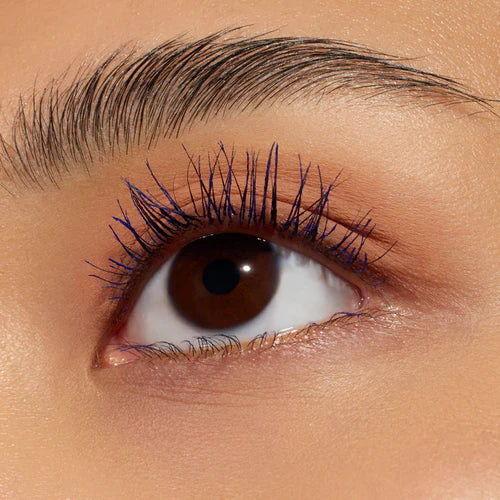 Essence I LOVE EXTREME BLUE crazy volume mascara Blue mascara for extra volume - FineLook