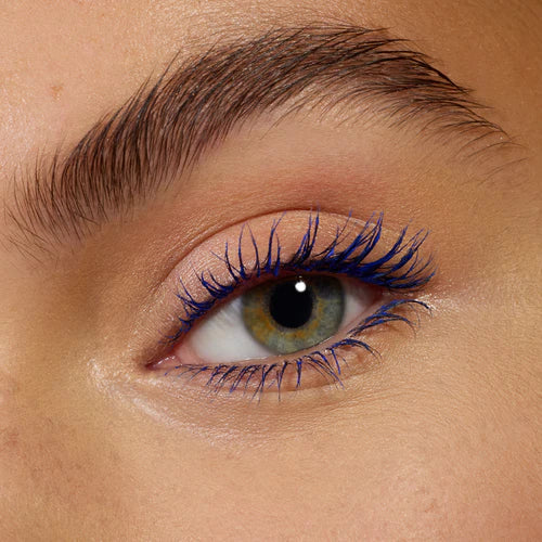 Essence I LOVE EXTREME BLUE crazy volume mascara Blue mascara for extra volume - FineLook