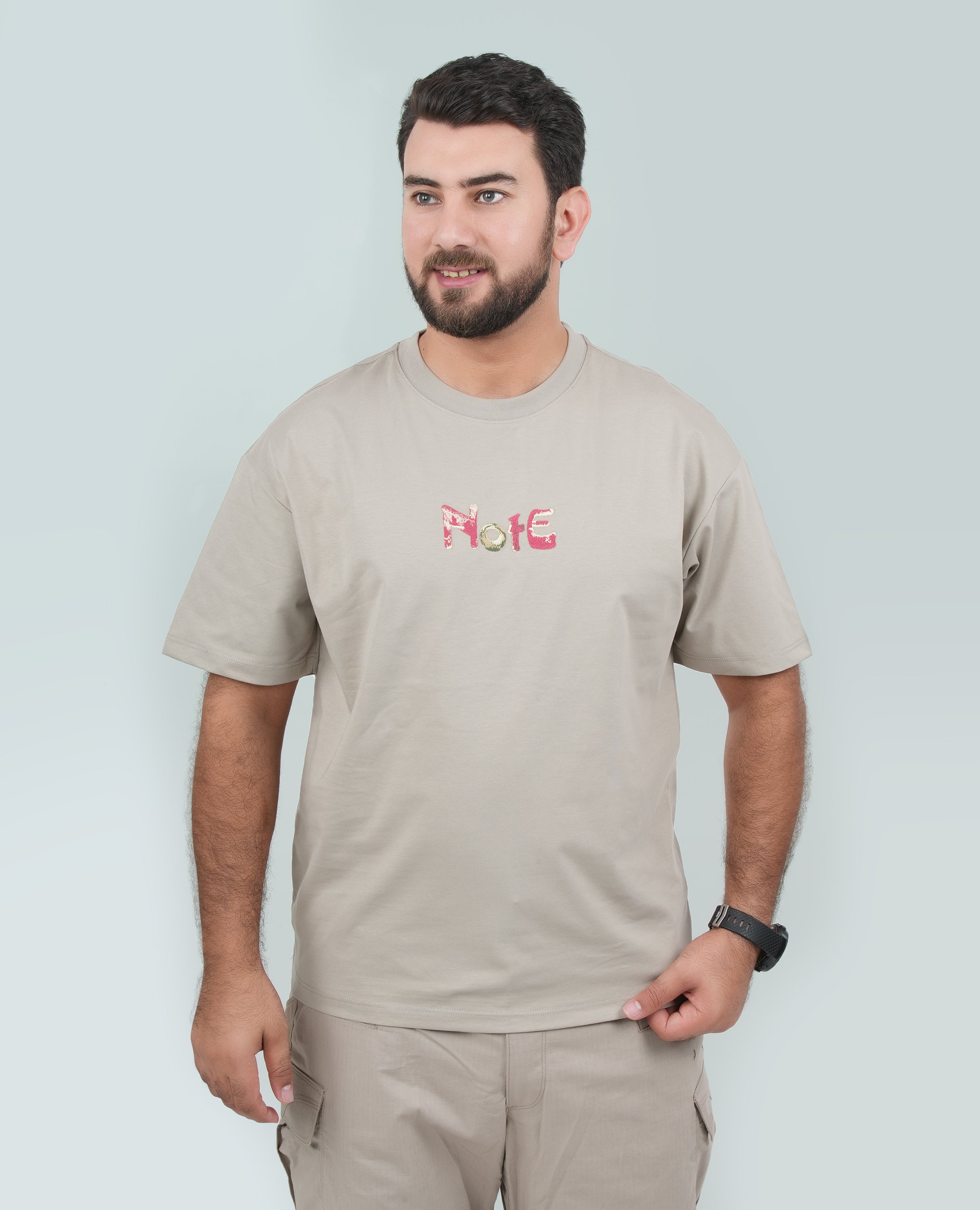 Men’s “NOTE” Stitch Detail T-Shirt – Minimal Front & Full Back Text Print