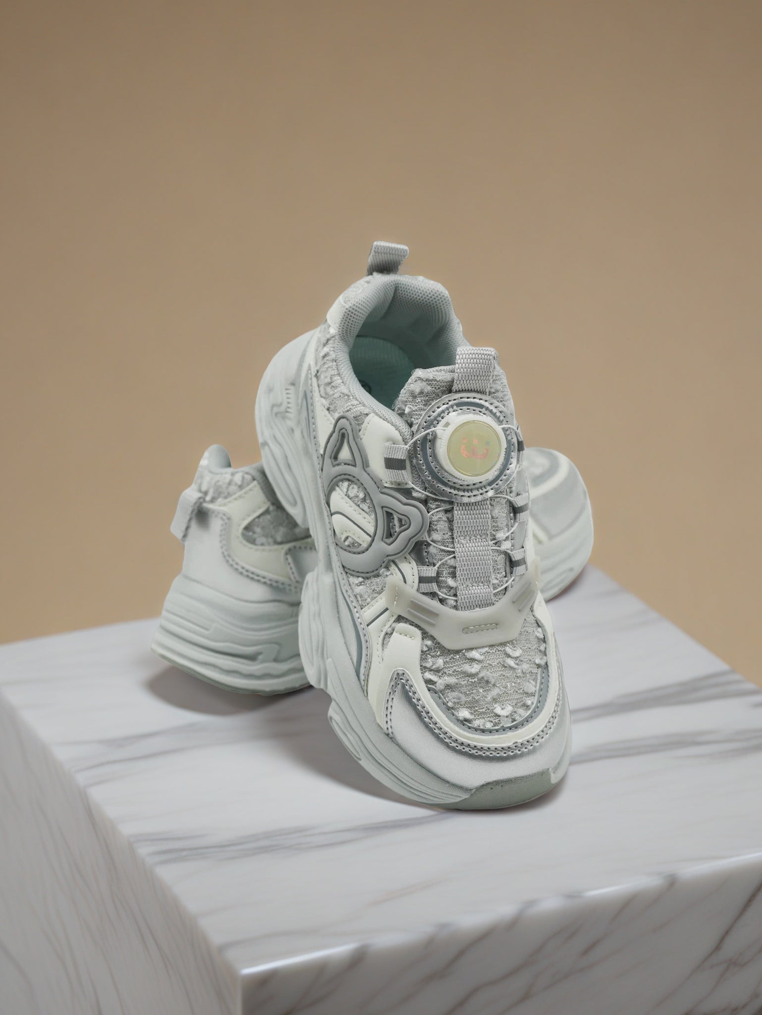 Girls Light weight running shoes with turn-lock Closure