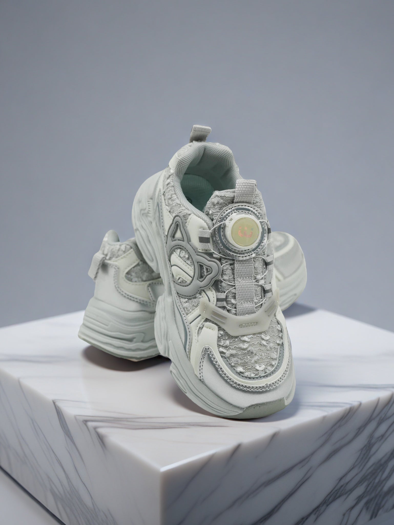 Girls Light weight running shoes with turn-lock Closure