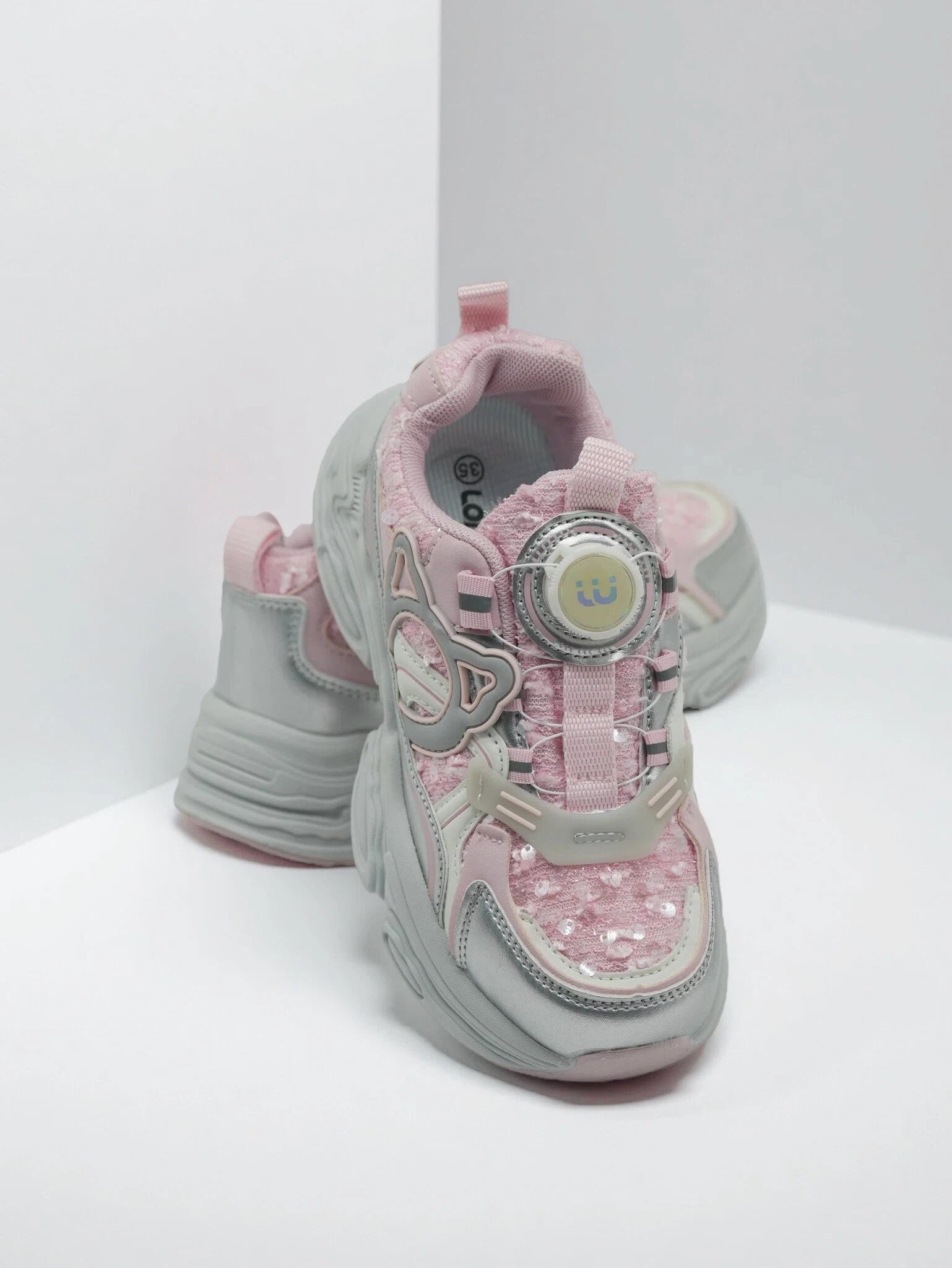 Girls Light weight running shoes with turn-lock Closure