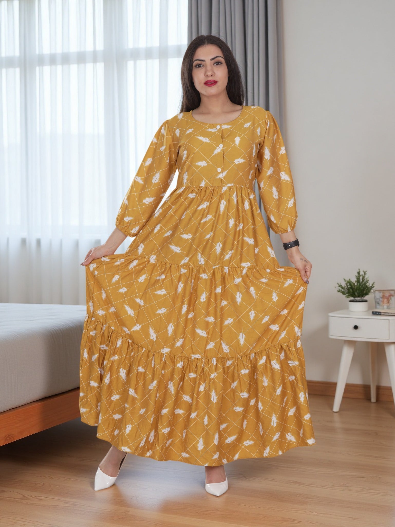 فستان ماكسي أنيق باللون الأصفر الخردلي مع طبعة زهور بيضاء - عباية محتشمة بأكمام طويلة