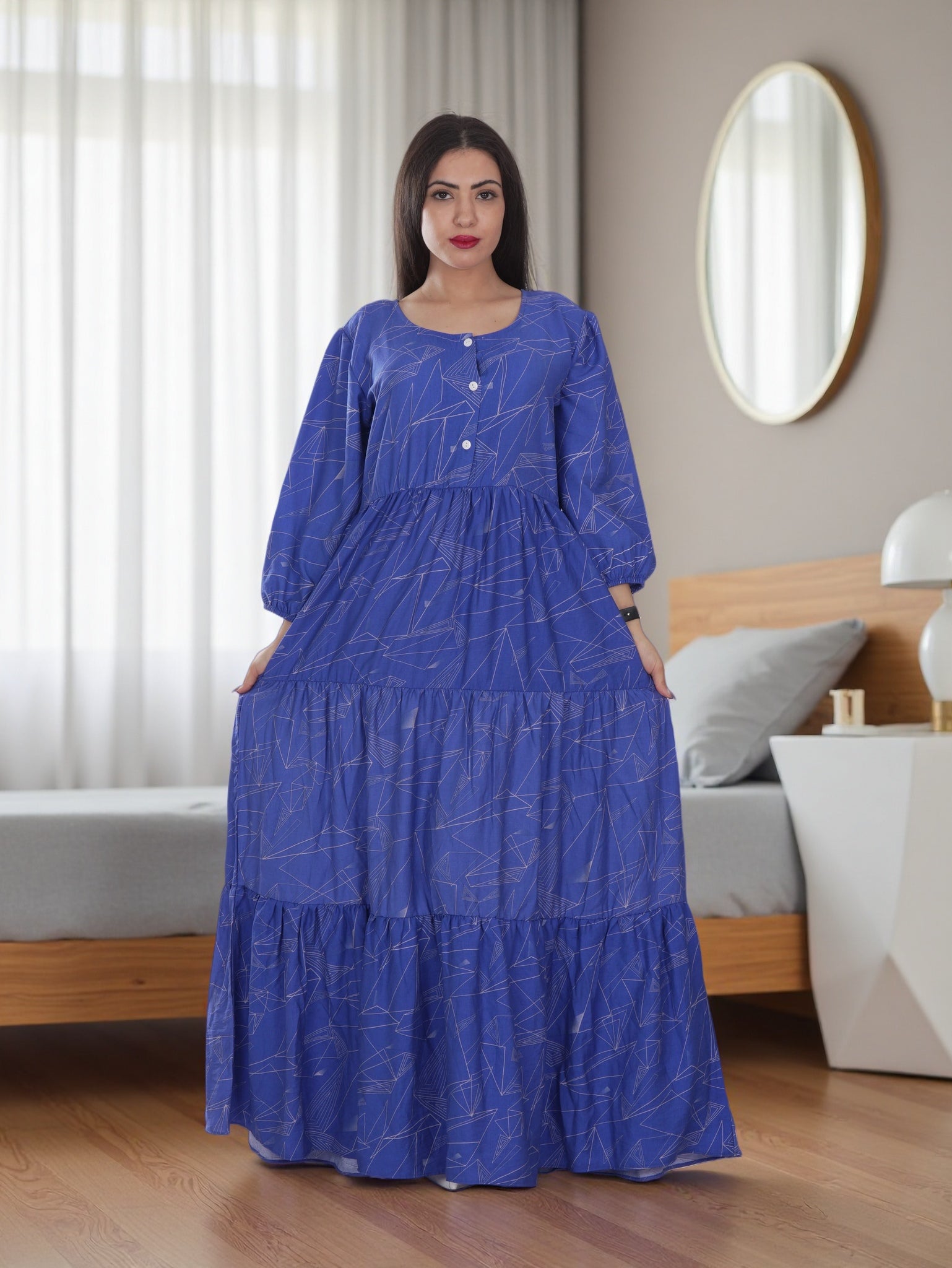 فستان ماكسي أزرق أنيق بطبعة هندسية