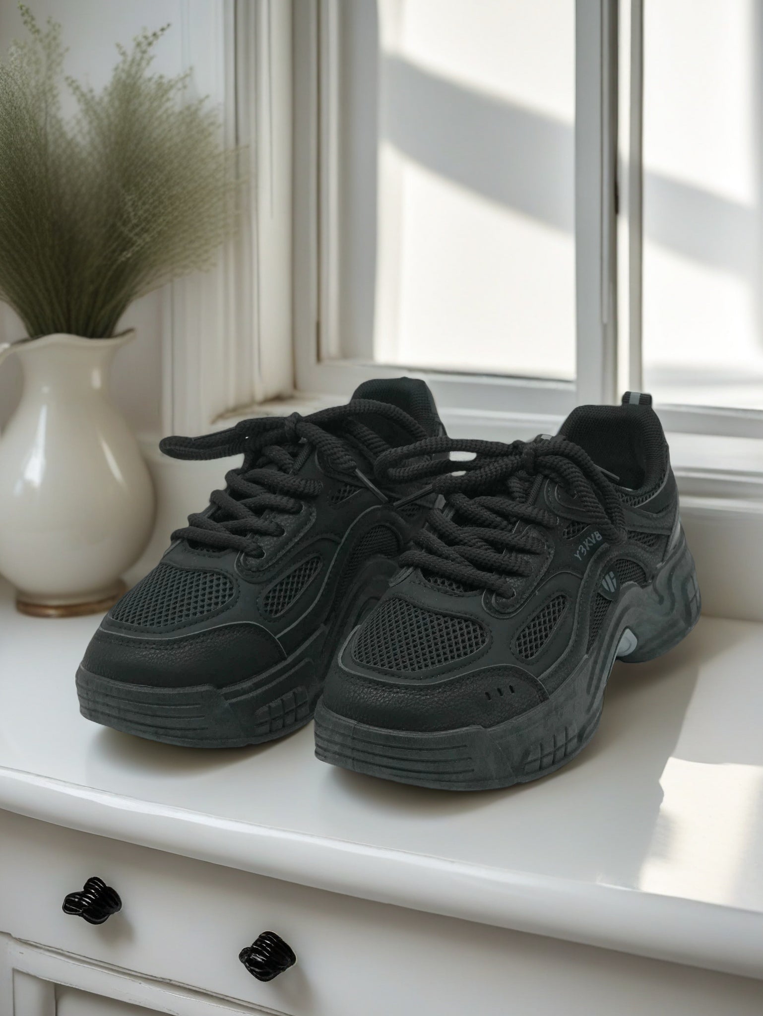 حذاء رياضي نسائي قابل للتهوية مع رباط - فاينلوك