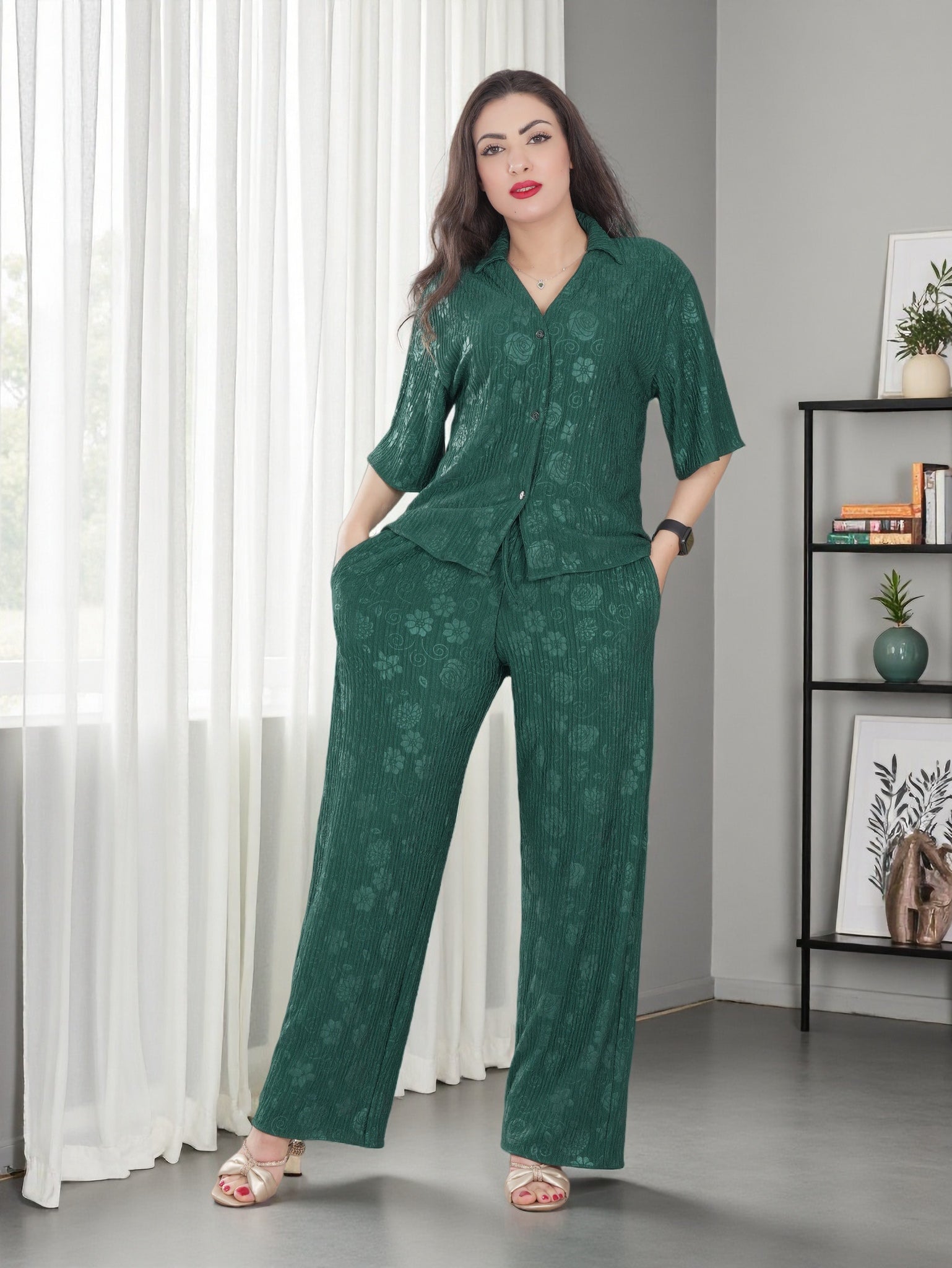 طقم نسائي رمادي مطبوع من قميص وبنطال