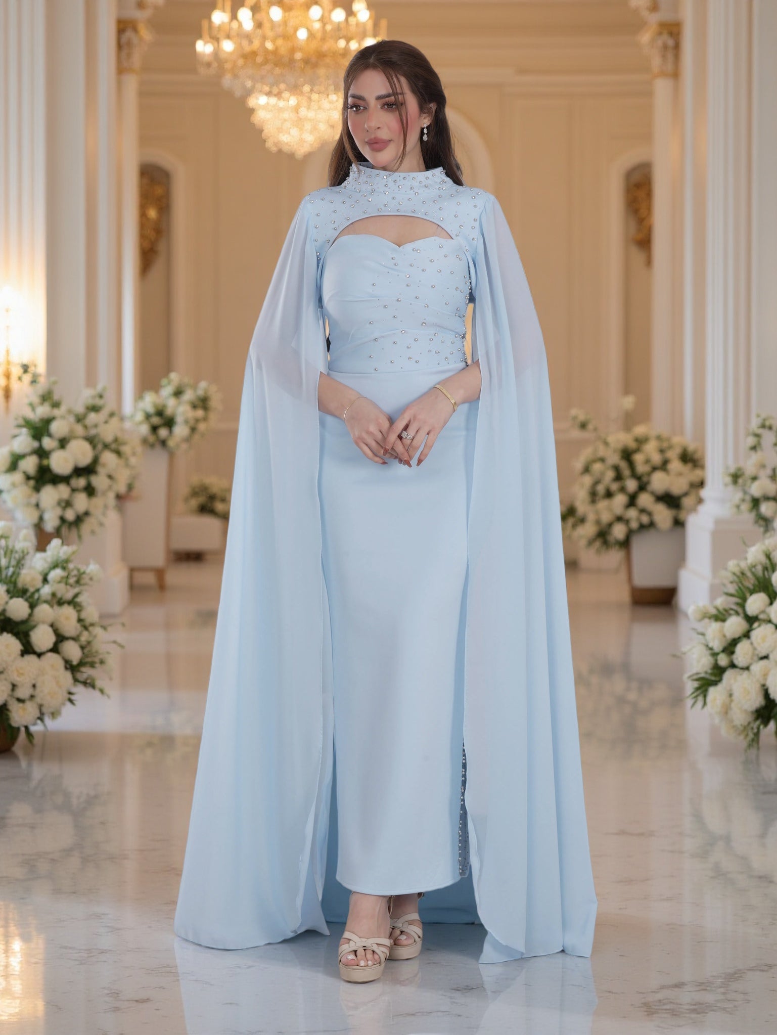 فستان سهرة فاخر مطرّز باللون الليلكي – فستان أنيق بأكمام كاب