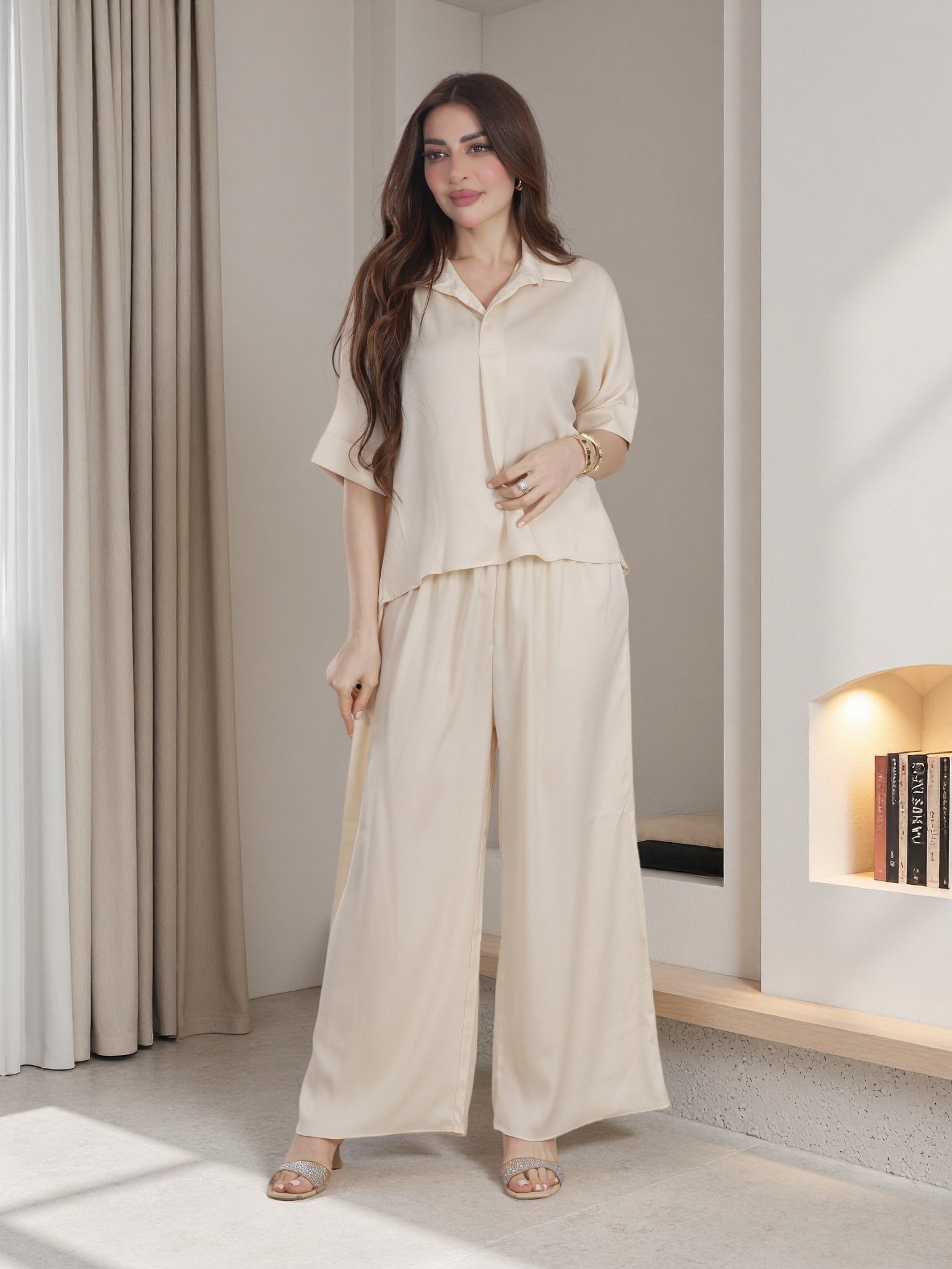 طقم قميص وبنطال واسع الساقين للنساء