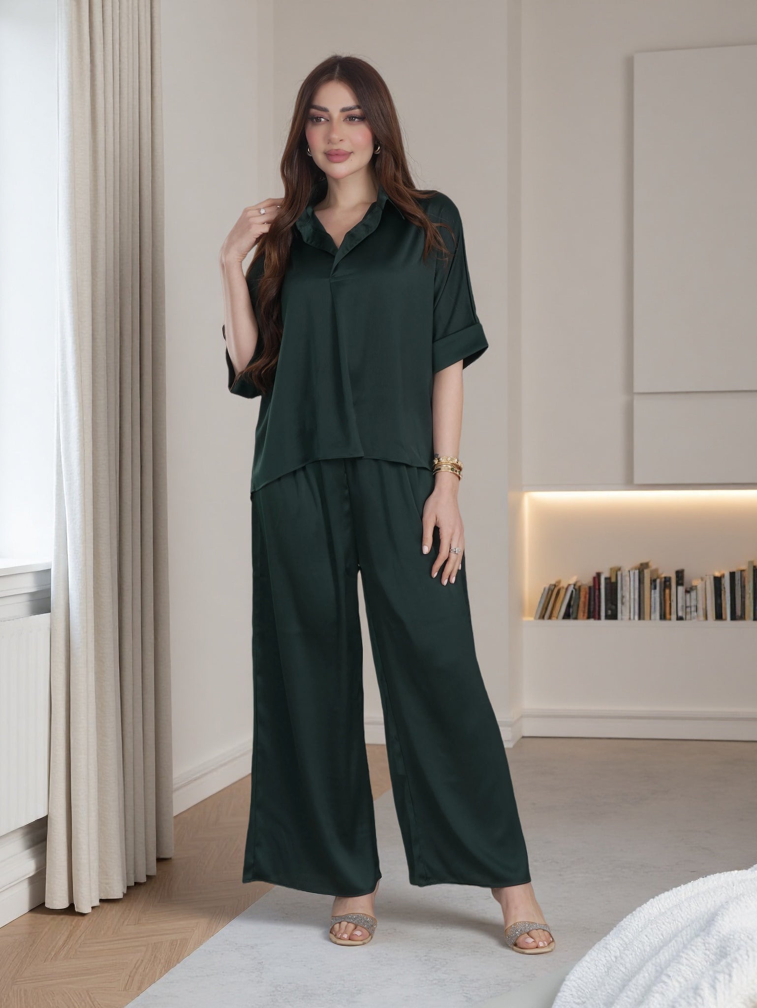 طقم قميص وبنطال واسع الساقين للنساء