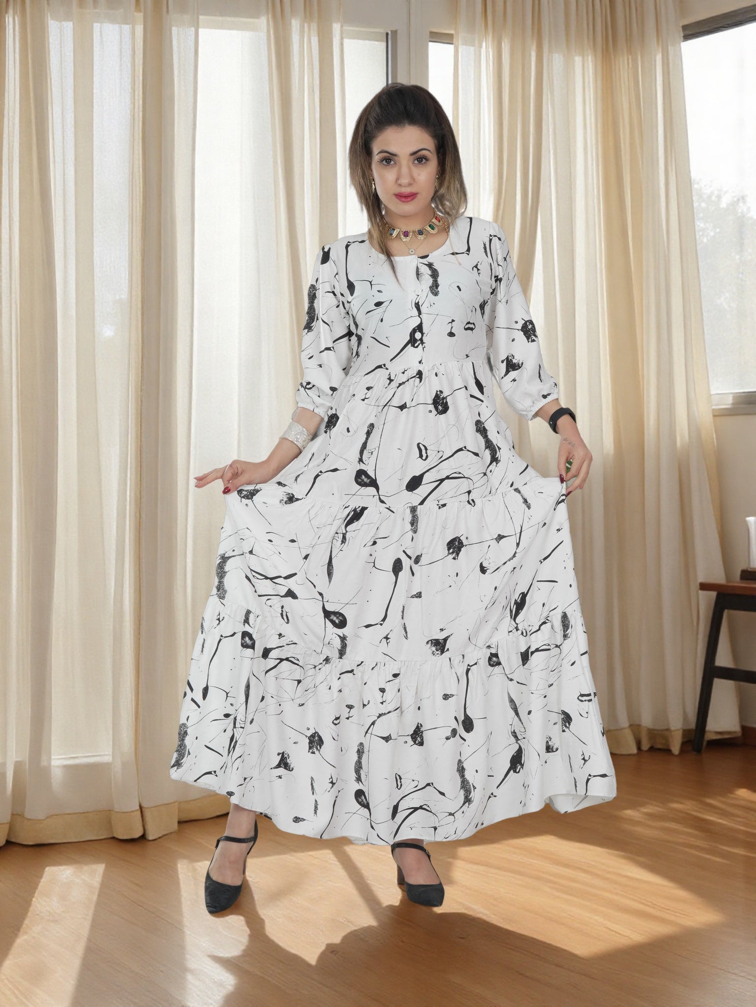 Elegant White & Black Abstract Printed Maxi Dress – Modest Fashion for Women in Saudi Arabia