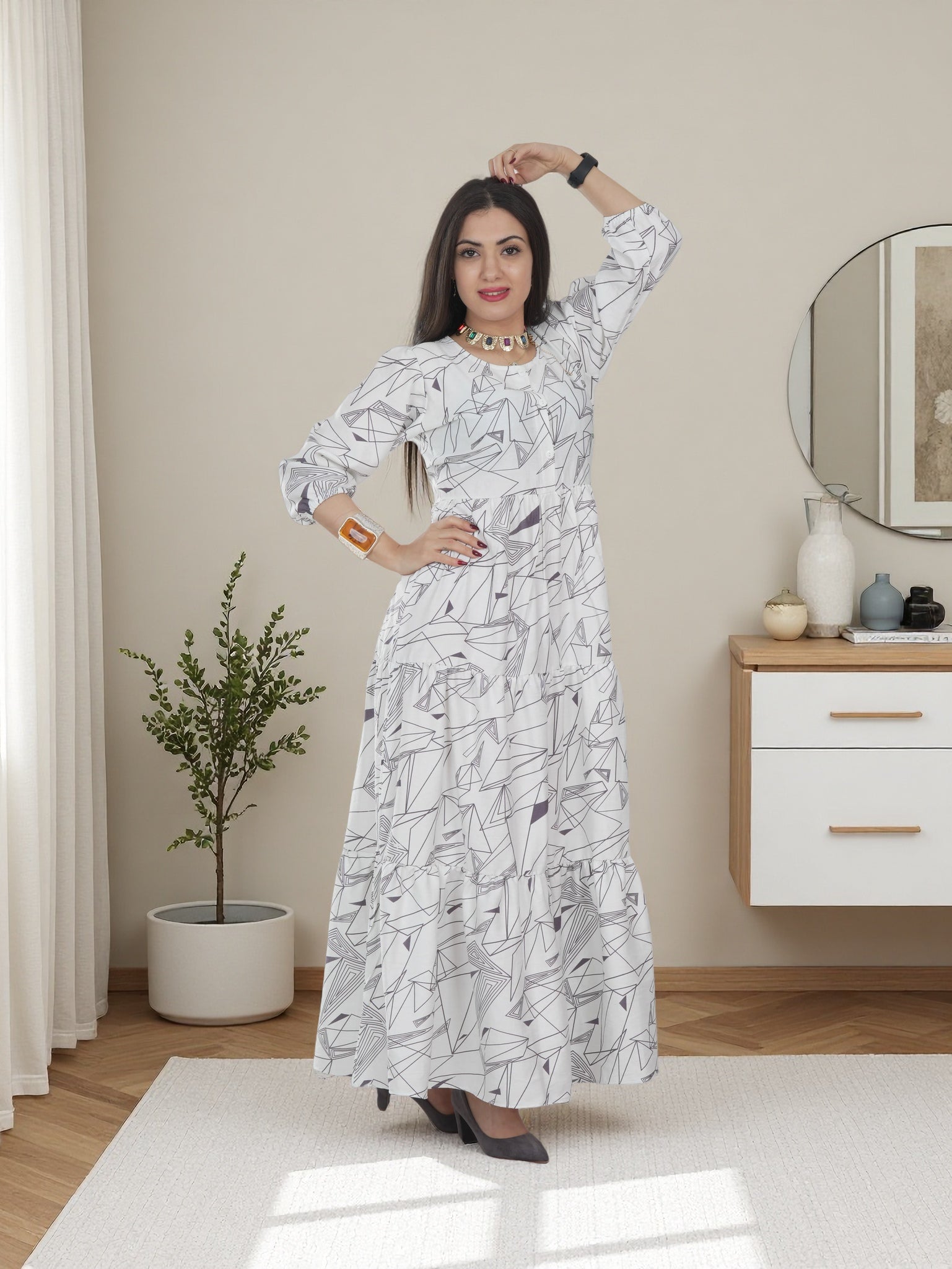 Elegant White Maxi Dress with Geometric Print – Modest Fashion for Women in Saudi Arabia