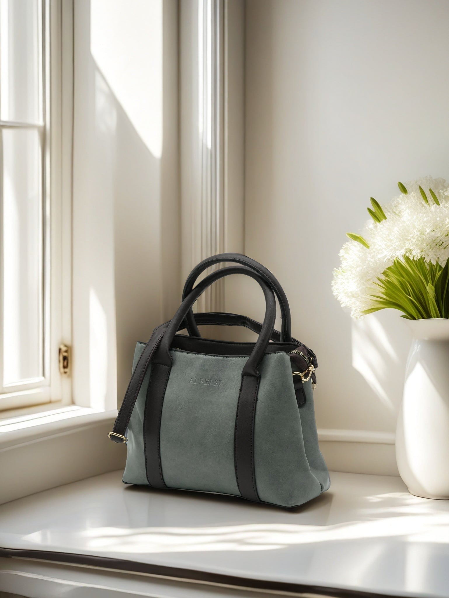 Luxury Women’s Tote with Matching Wallet & Gold Hardware