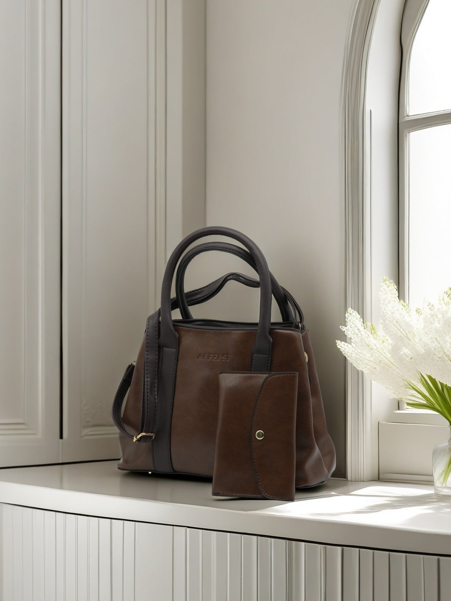 Luxury Women’s Tote with Matching Wallet & Gold Hardware