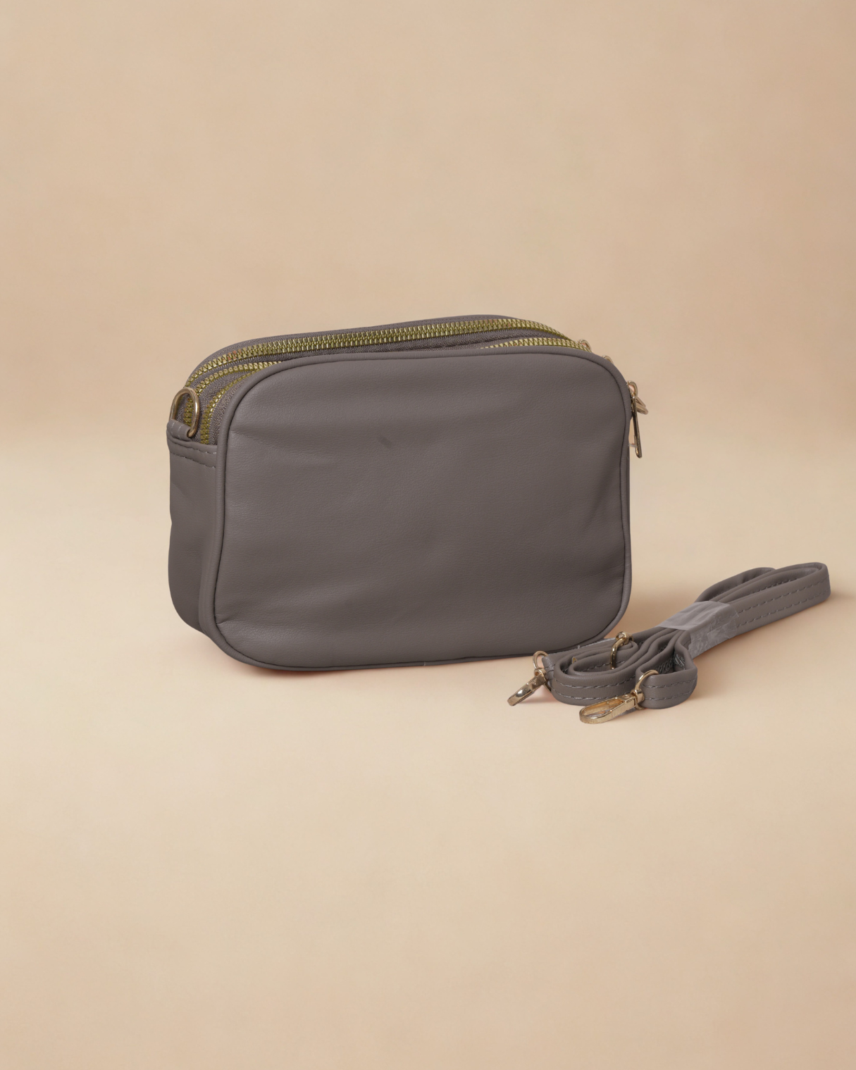 Elegant Quilted Crossbody Bag – Compact Multi-Pocket Bag