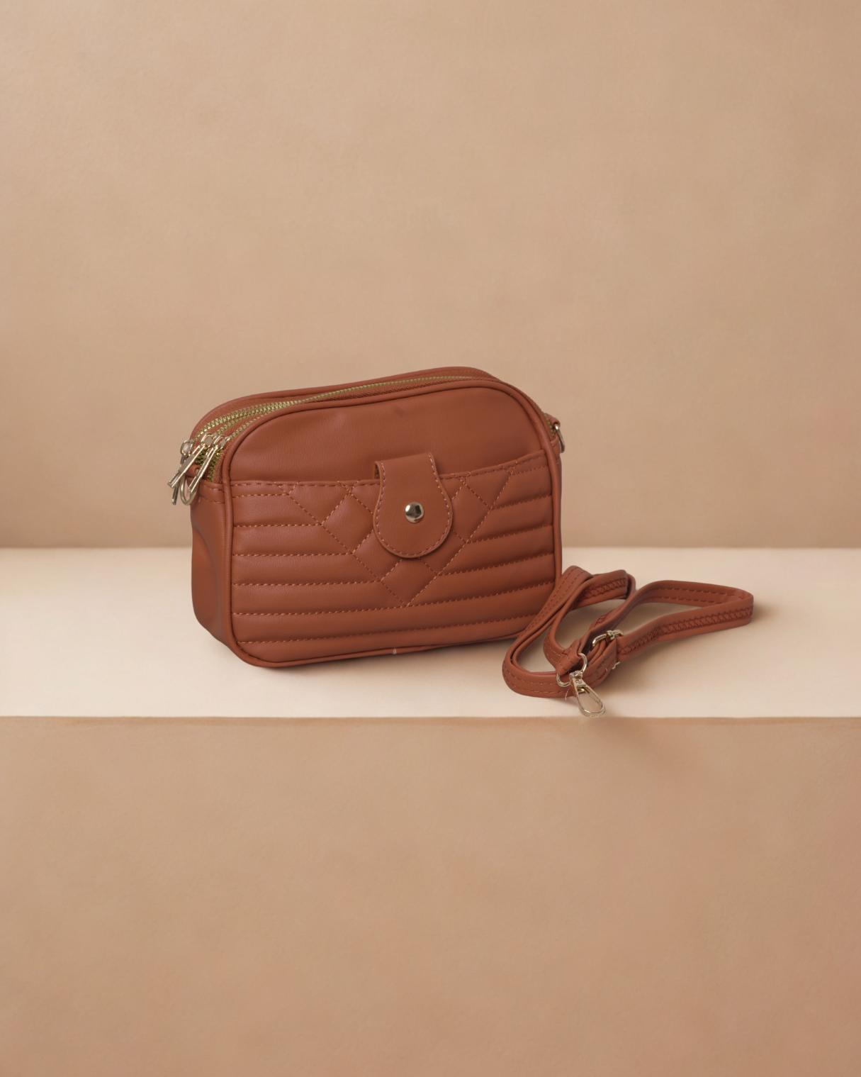 Elegant Quilted Crossbody Bag – Compact Multi-Pocket Bag