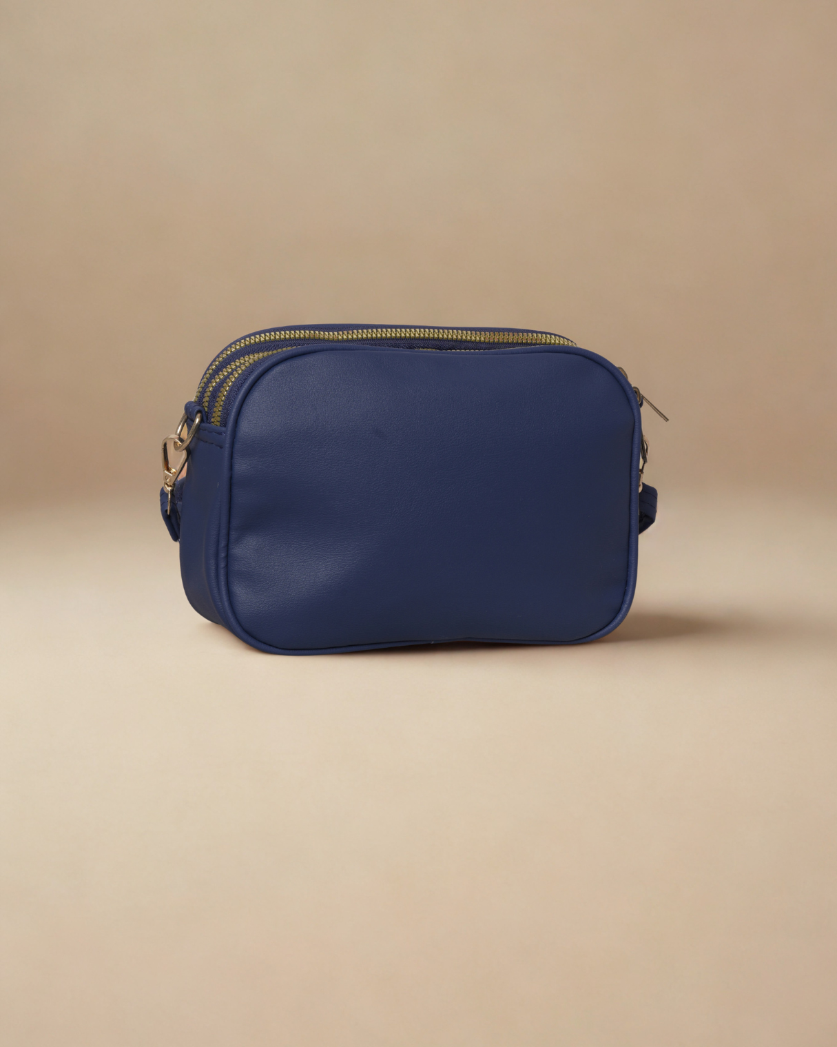 Elegant Quilted Crossbody Bag – Compact Multi-Pocket Bag