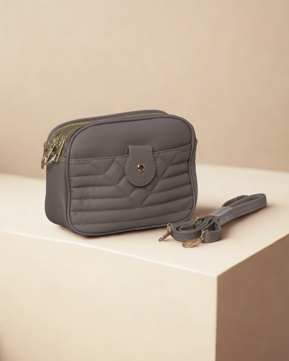 Elegant Quilted Crossbody Bag – Compact Multi-Pocket Bag