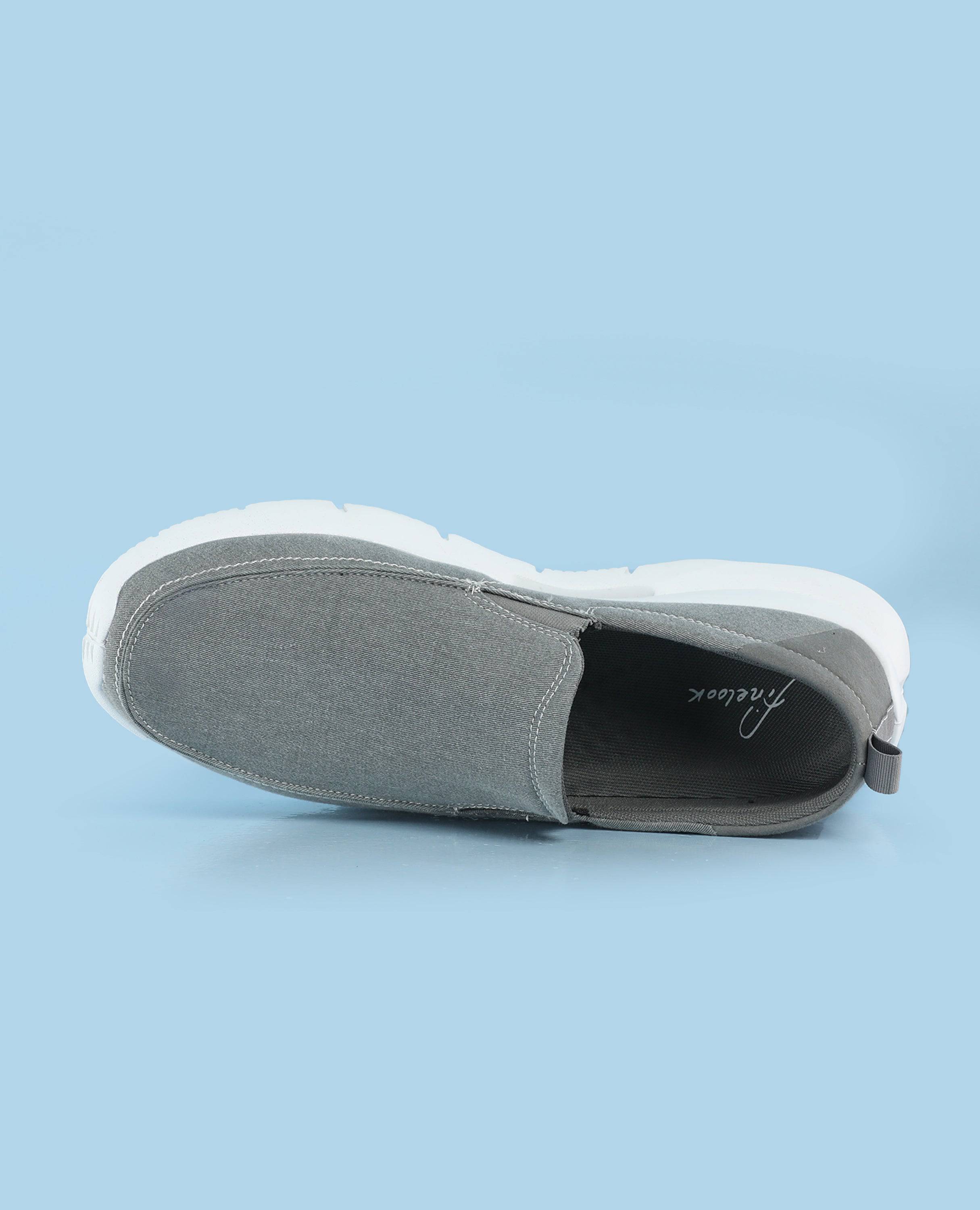Men_Casual_Slip_On_Shoes_finelook_light_grey_color_single shoe side picture