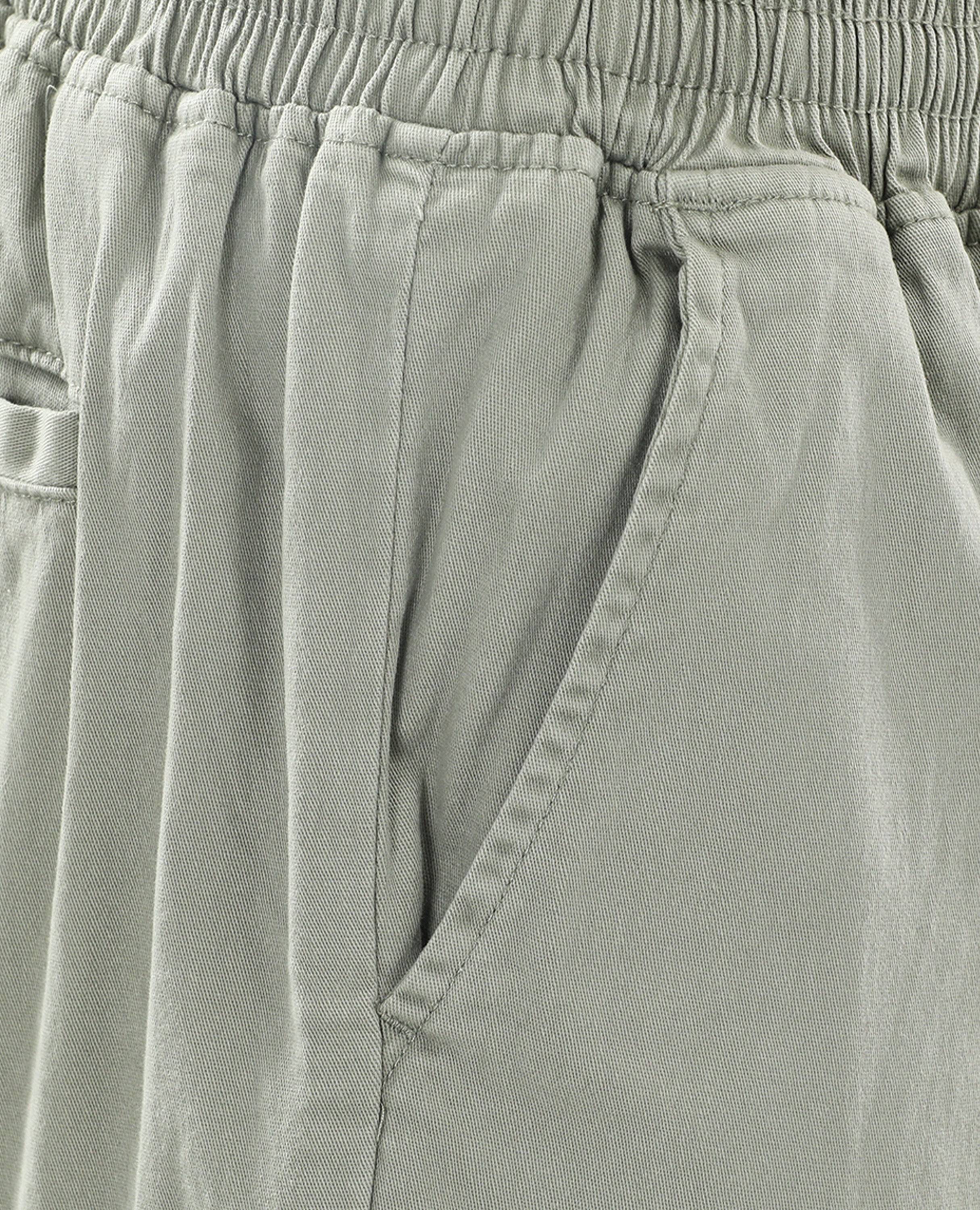 Men_s_Cargo_Pants_FineLook_-_Stylish_Comfortable_Functional_sage_green_zoom in pocket_picture