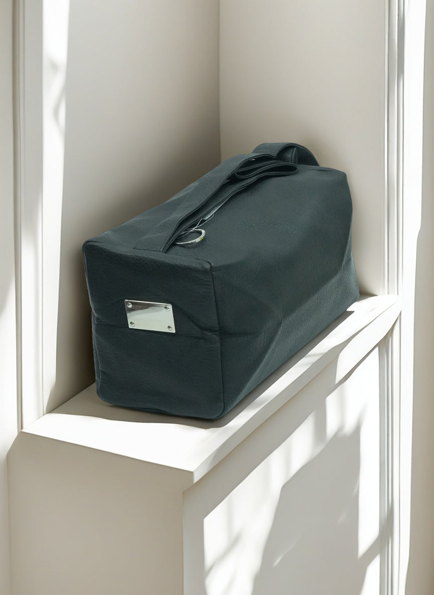 Minimalist Waterproof Gym Bag – Sleek Boxy Sports Duffle & Weekender