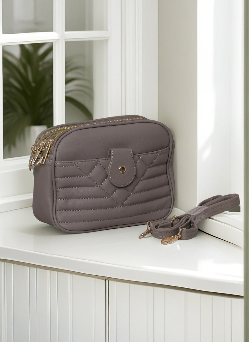 Elegant Quilted Crossbody Bag – Compact Multi-Pocket Bag