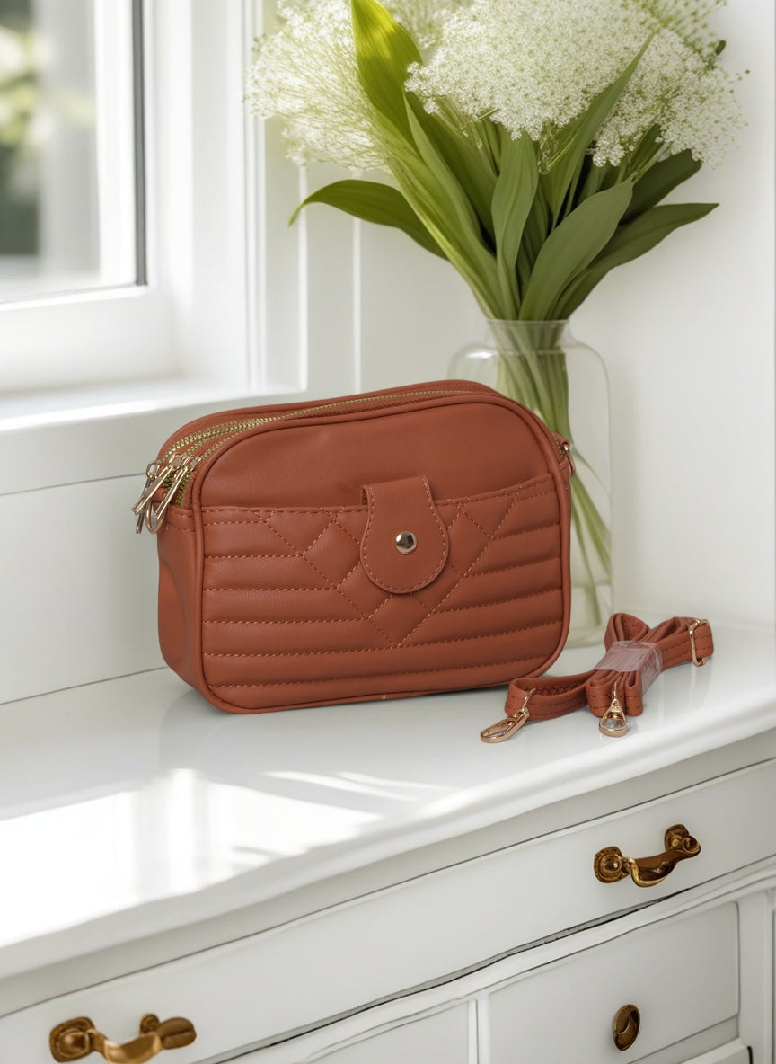 Elegant Quilted Crossbody Bag – Compact Multi-Pocket Bag