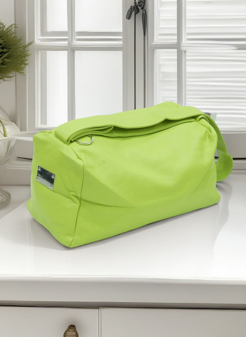 Minimalist Waterproof Gym Bag – Sleek Boxy Sports Duffle & Weekender