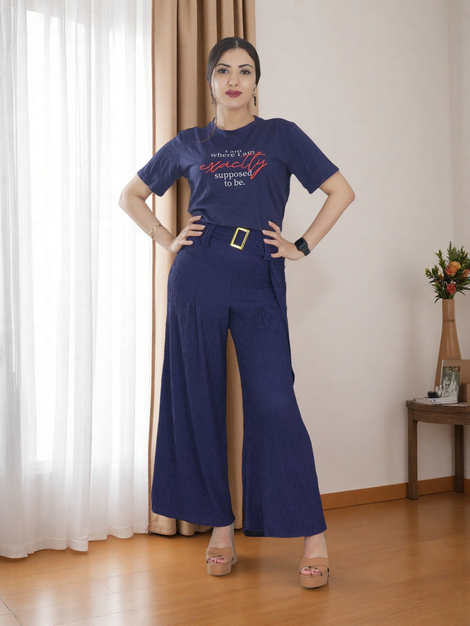 بلوزة نسائية بدون أكمام باللون الوردي