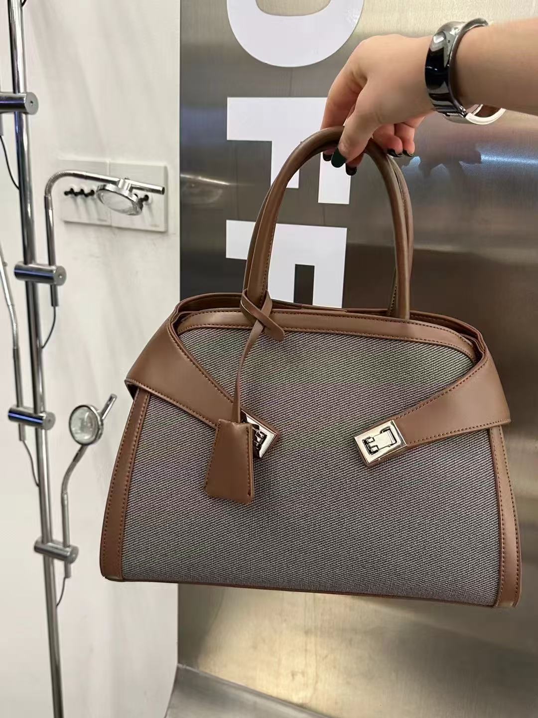 Women Bicolor shoulder Hug Top-handle Bag.