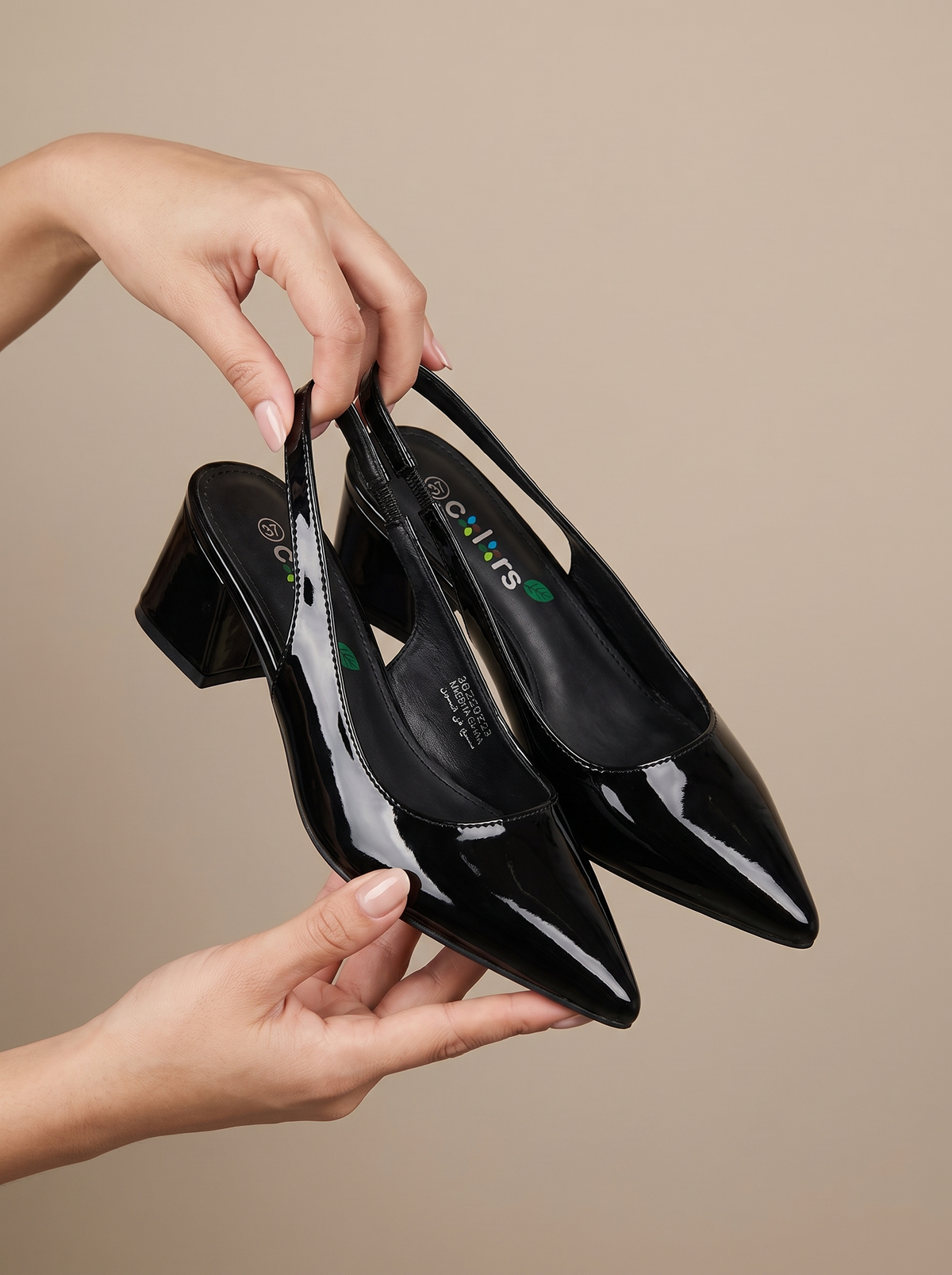 حذاء نسائي كلاسيكي بسير خلفي (Slingback) بمقدمة مدببة وتصميم بأسلوب بسيط – حذاء رسمي لامع بكعب عريض