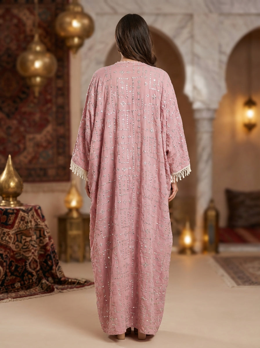 طقم عباية مزينة باللون الوردي الباهت للنساء - قفطان فاخر مفتوح مع فستان داخلي وتفاصيل من الترتر