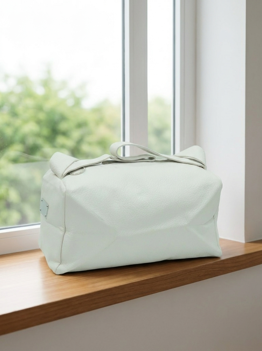 Minimalist Waterproof Gym Bag – Sleek Boxy Sports Duffle & Weekender