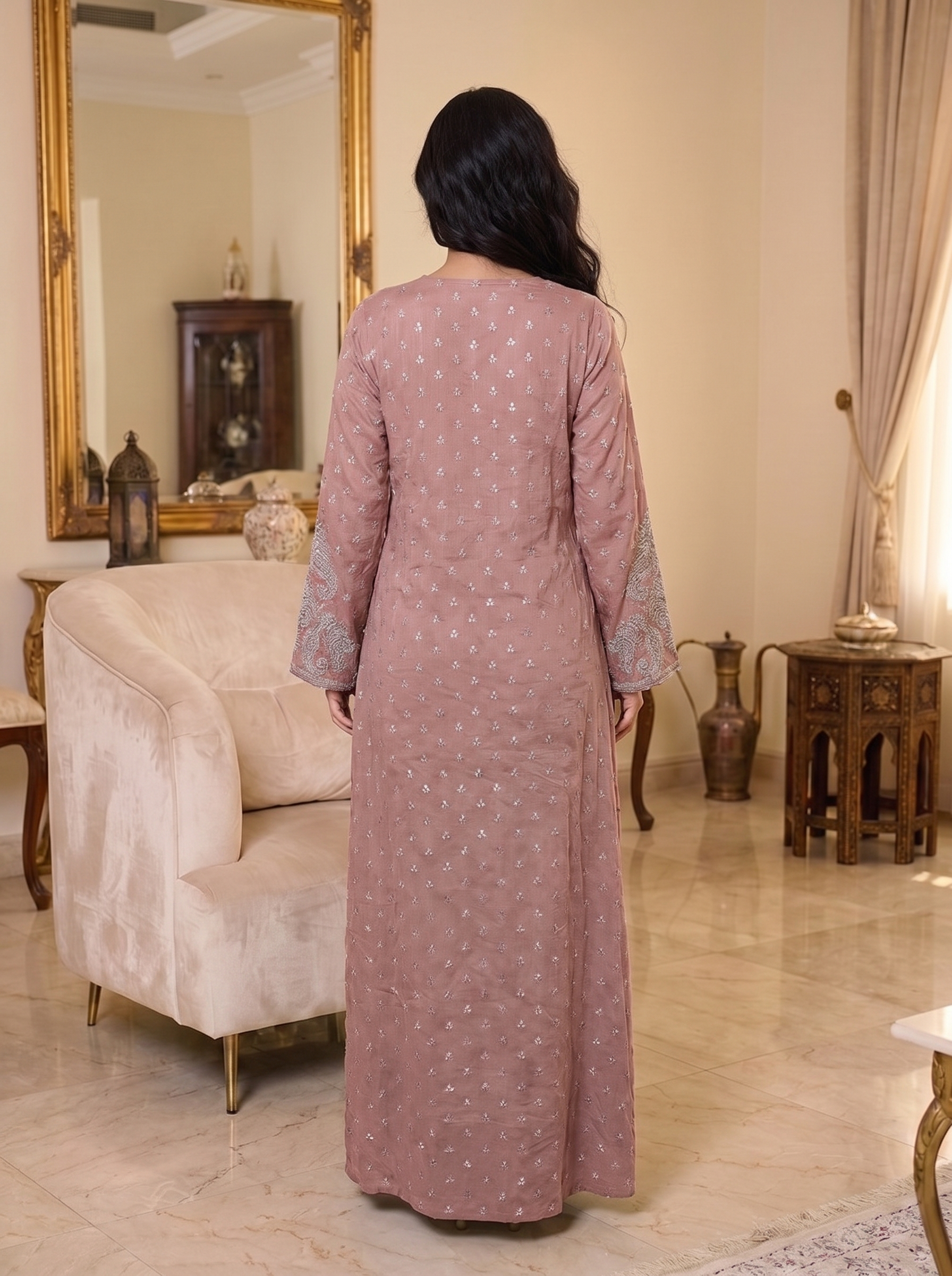 جلابية فاخرة بتطريز "تشيكانكاري" وقصة صدر مزينة بالخرز | فستان ماكسي محتشم بأكمام طويلة للأعياد والمناسبات