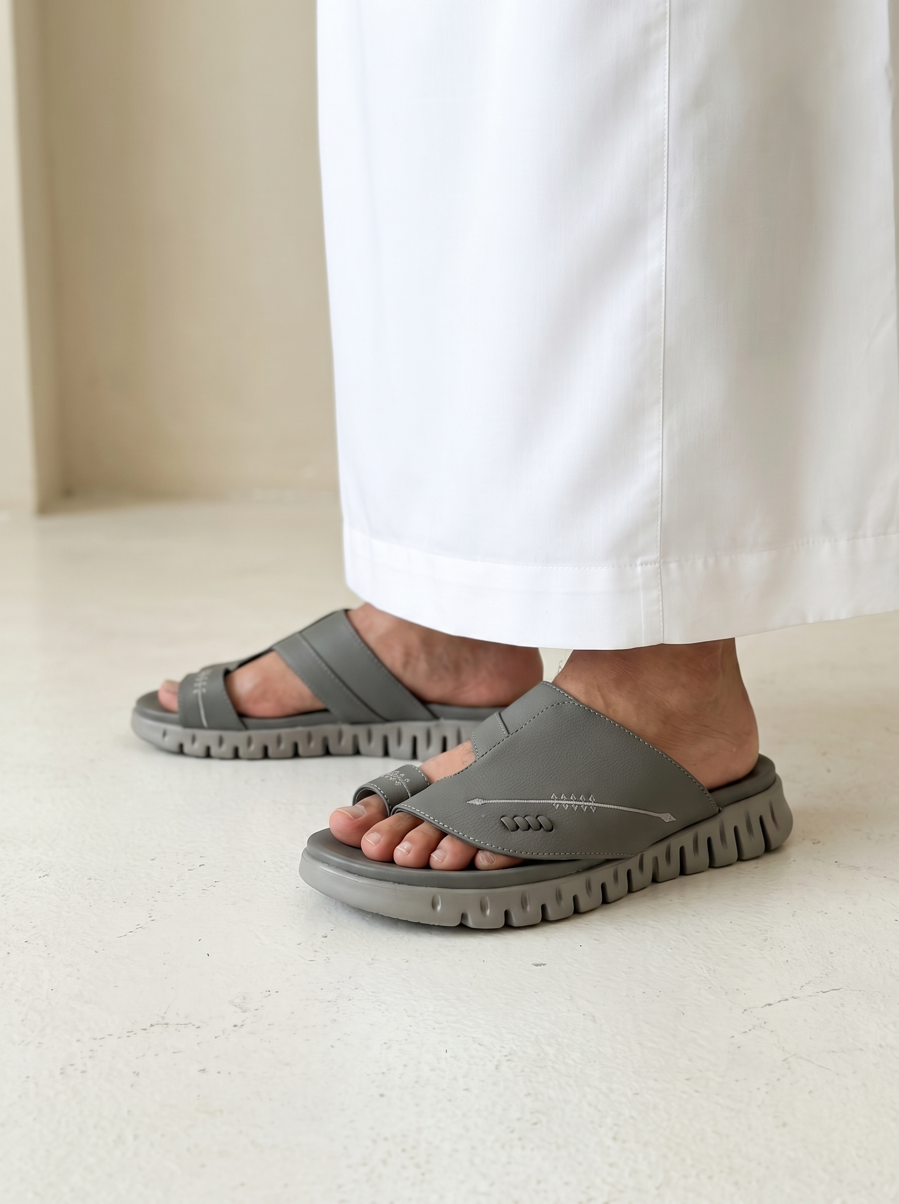 Men's Arabic Toe-Ring Leather Slide Sandals - Grey Embroidered Comfort Slippers