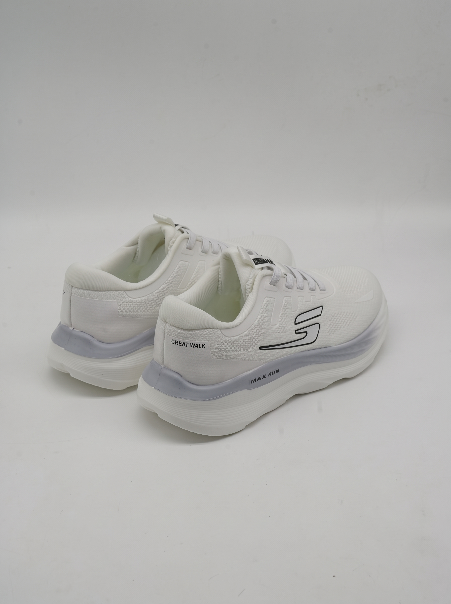 Great Walk Men’s Lightweight Athletic Running Shoes – Breathable Mesh Lace-Up Casual Walking Sneakers in White & Grey