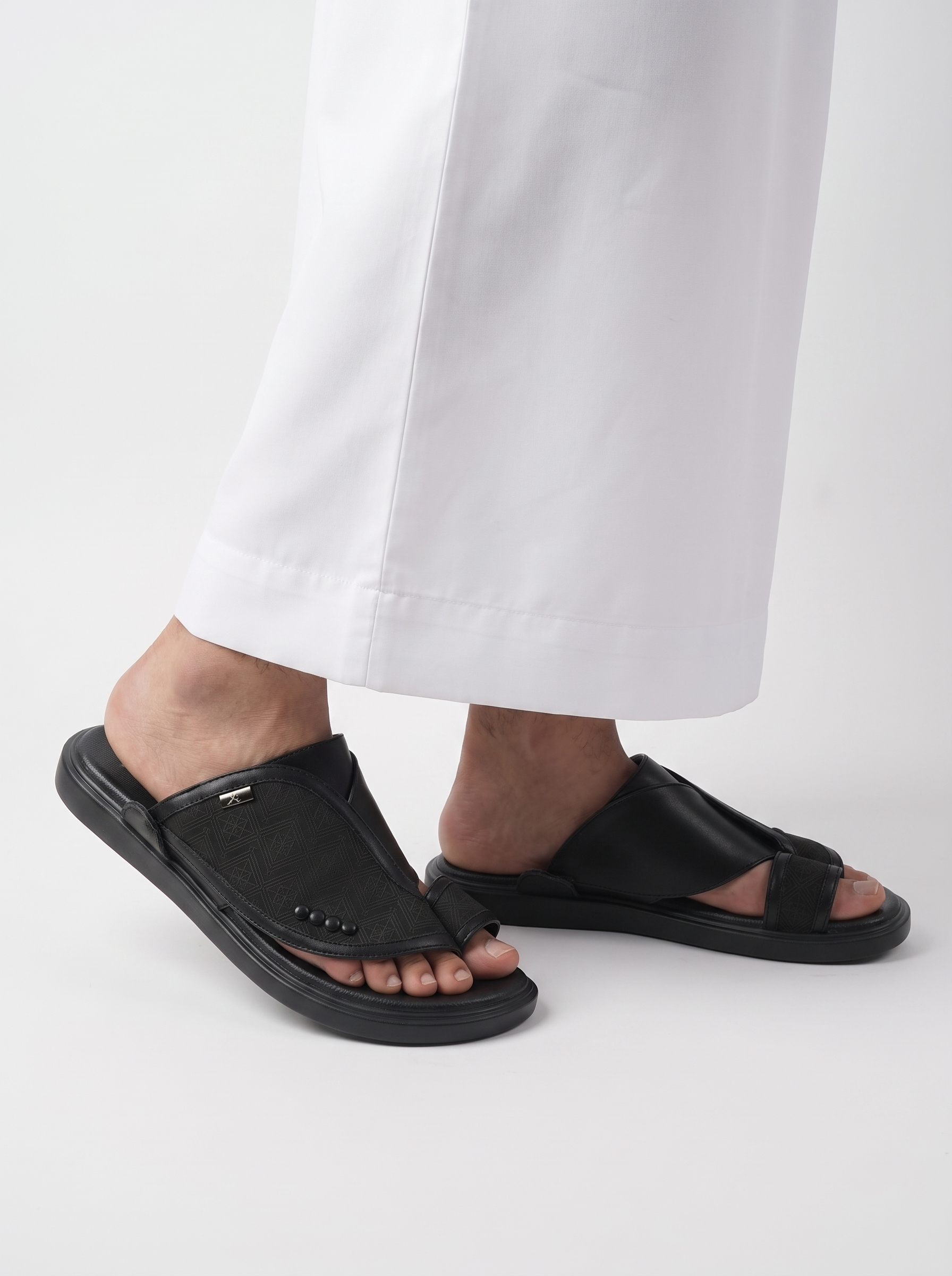 X2 Men’s Traditional Saudi Sandals – Premium Black Open-Toe Slip-On Slippers with Patterned Strap & Toe-Loop