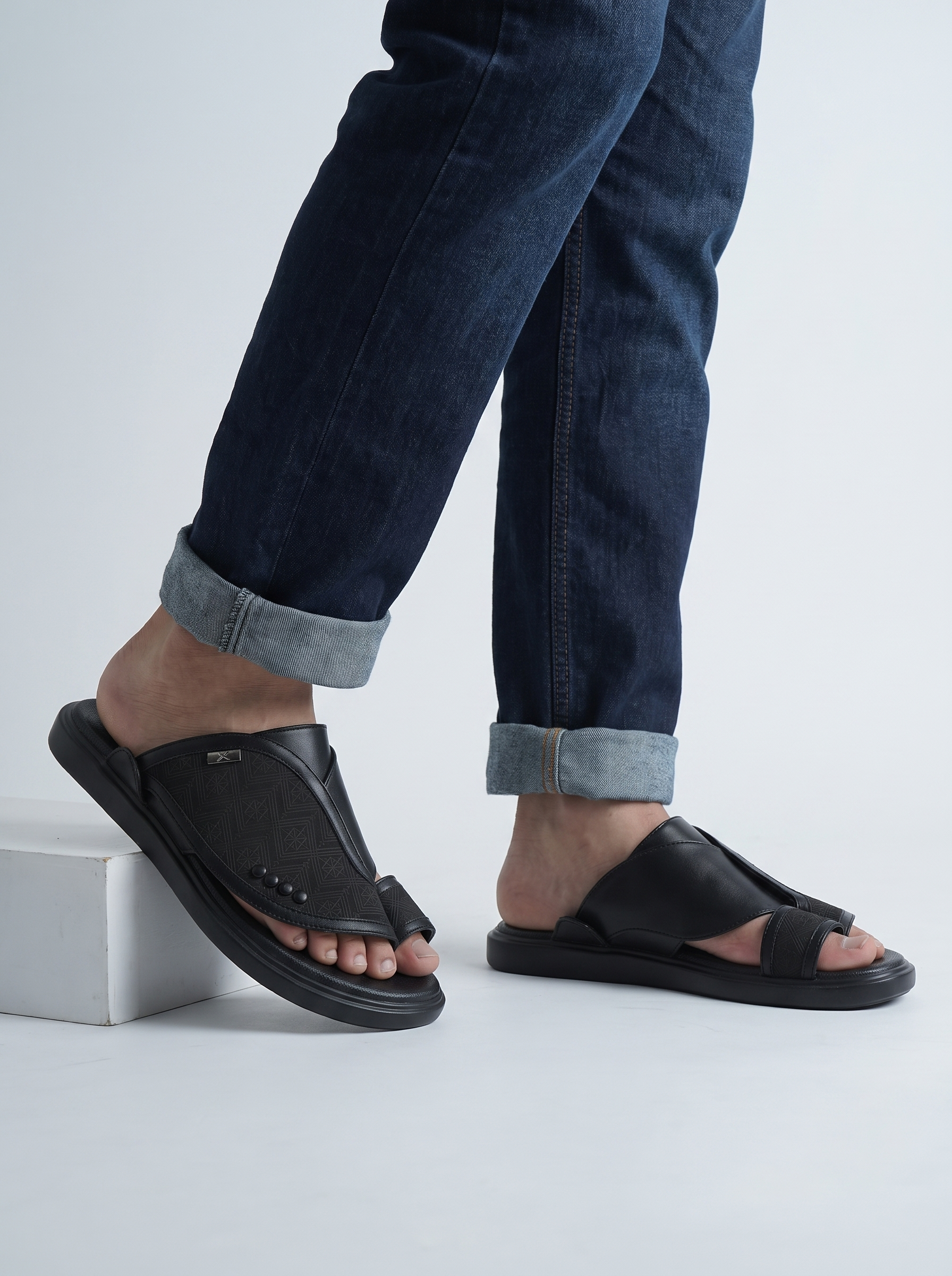 X2 Men’s Traditional Saudi Sandals – Premium Black Open-Toe Slip-On Slippers with Patterned Strap & Toe-Loop