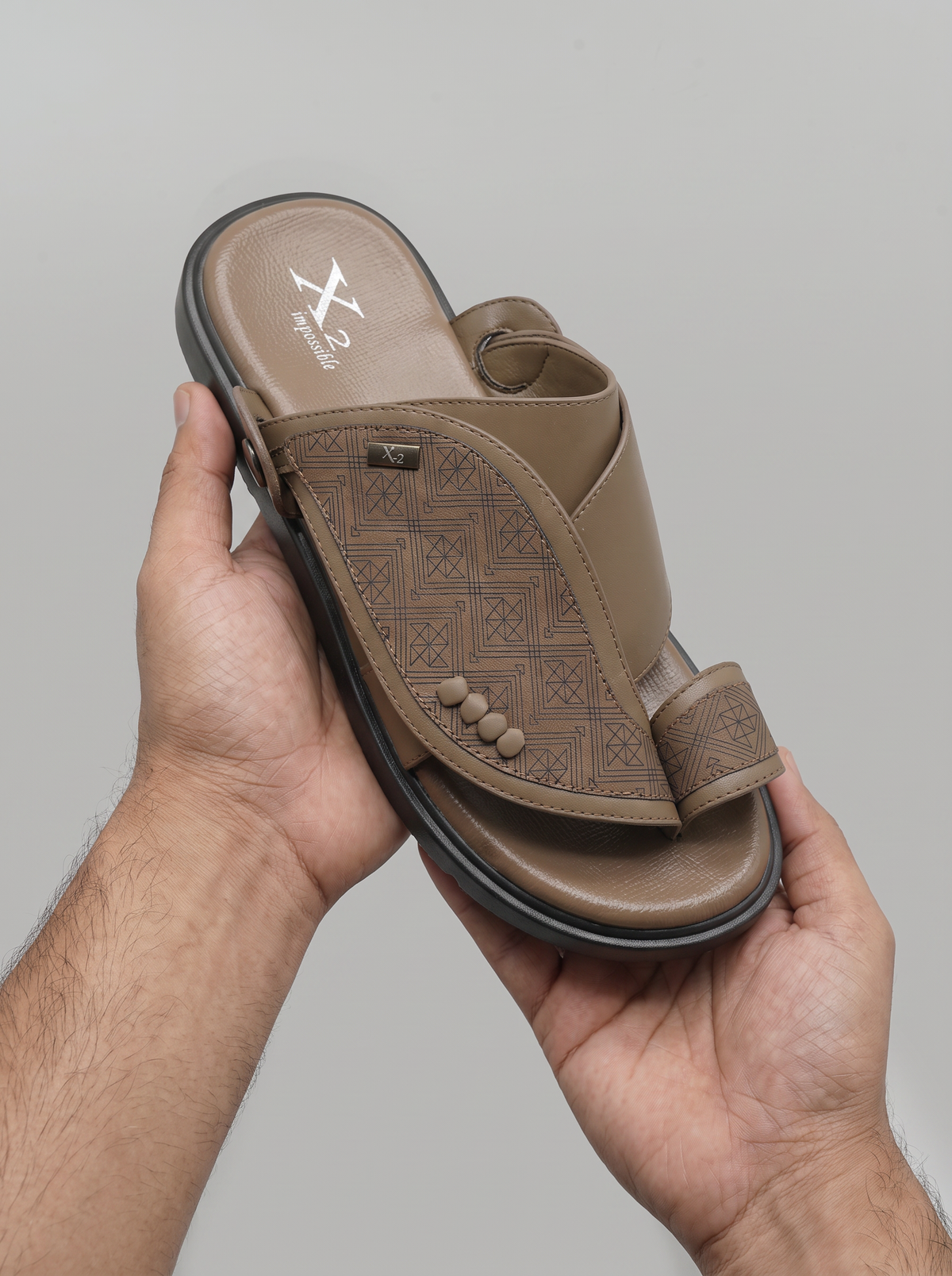 Men’s Traditional Saudi Sandals – Premium Black Open-Toe Slip-On Slippers with Patterned Strap & Toe-Loop