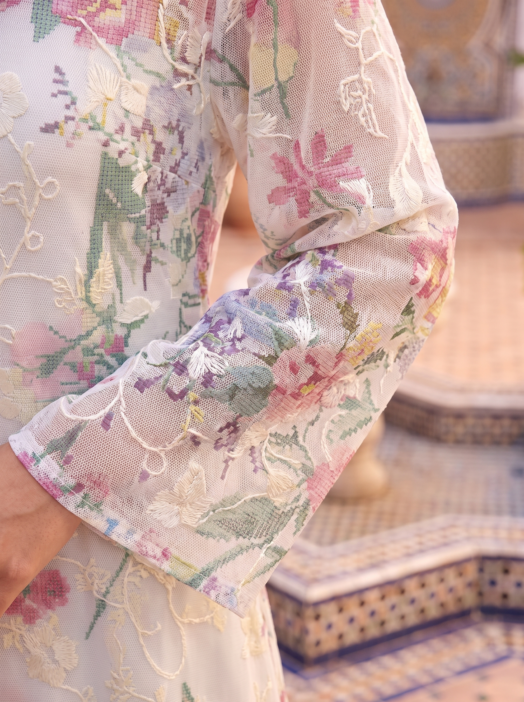 Women’s White & Pink Floral Print Maxi Kaftan Dress – Elegant Long-Sleeve Festive Abaya