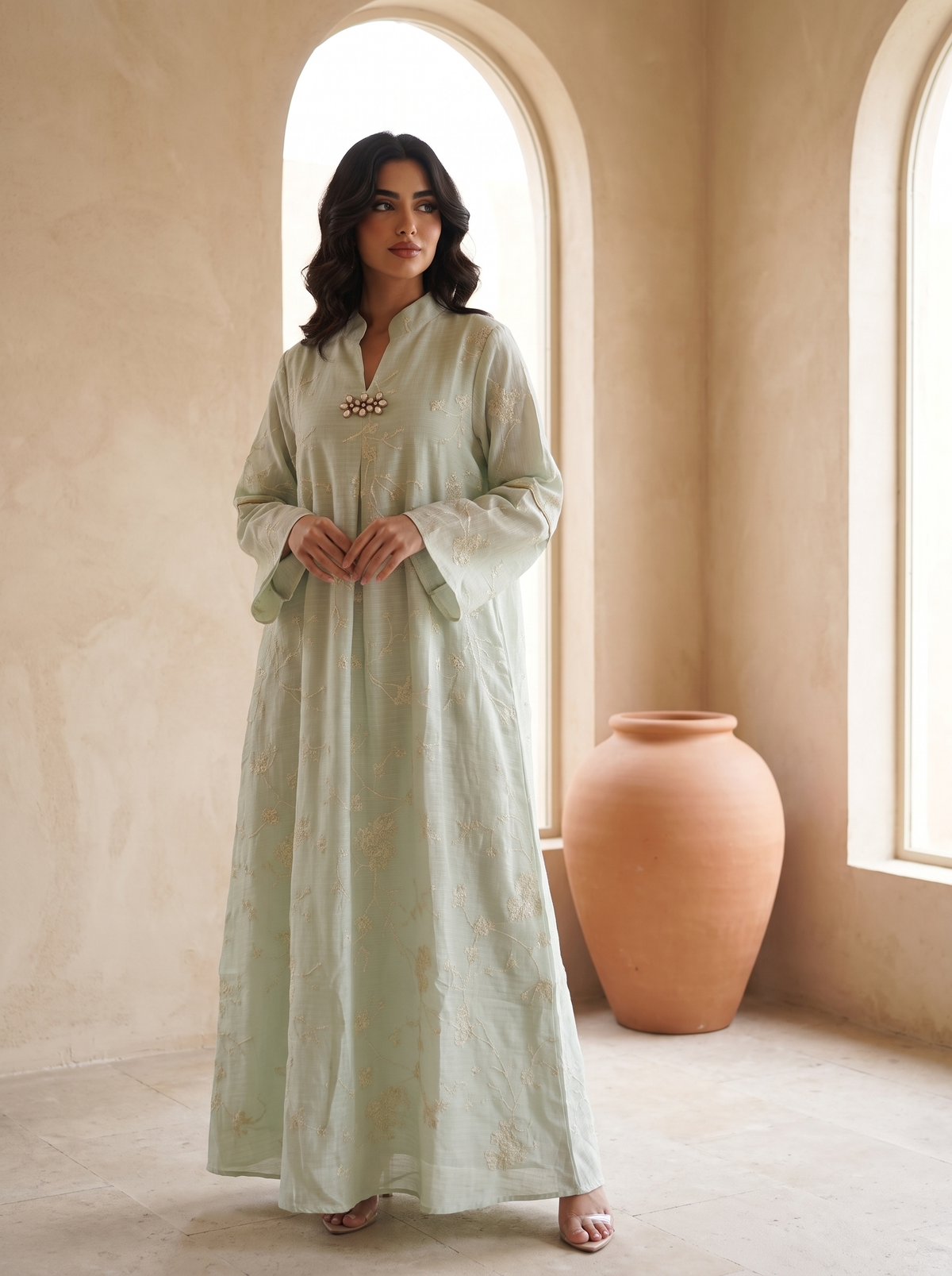Women’s Green Gold-Embroidered Maxi Kaftan Dress with Brooch Accent – Elegant Long-Sleeve Festive Abaya