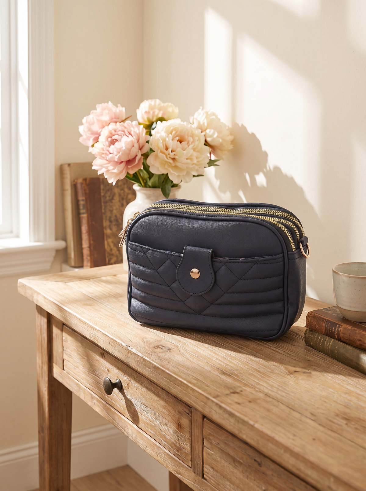 Elegant Quilted Crossbody Bag – Compact Multi-Pocket Bag