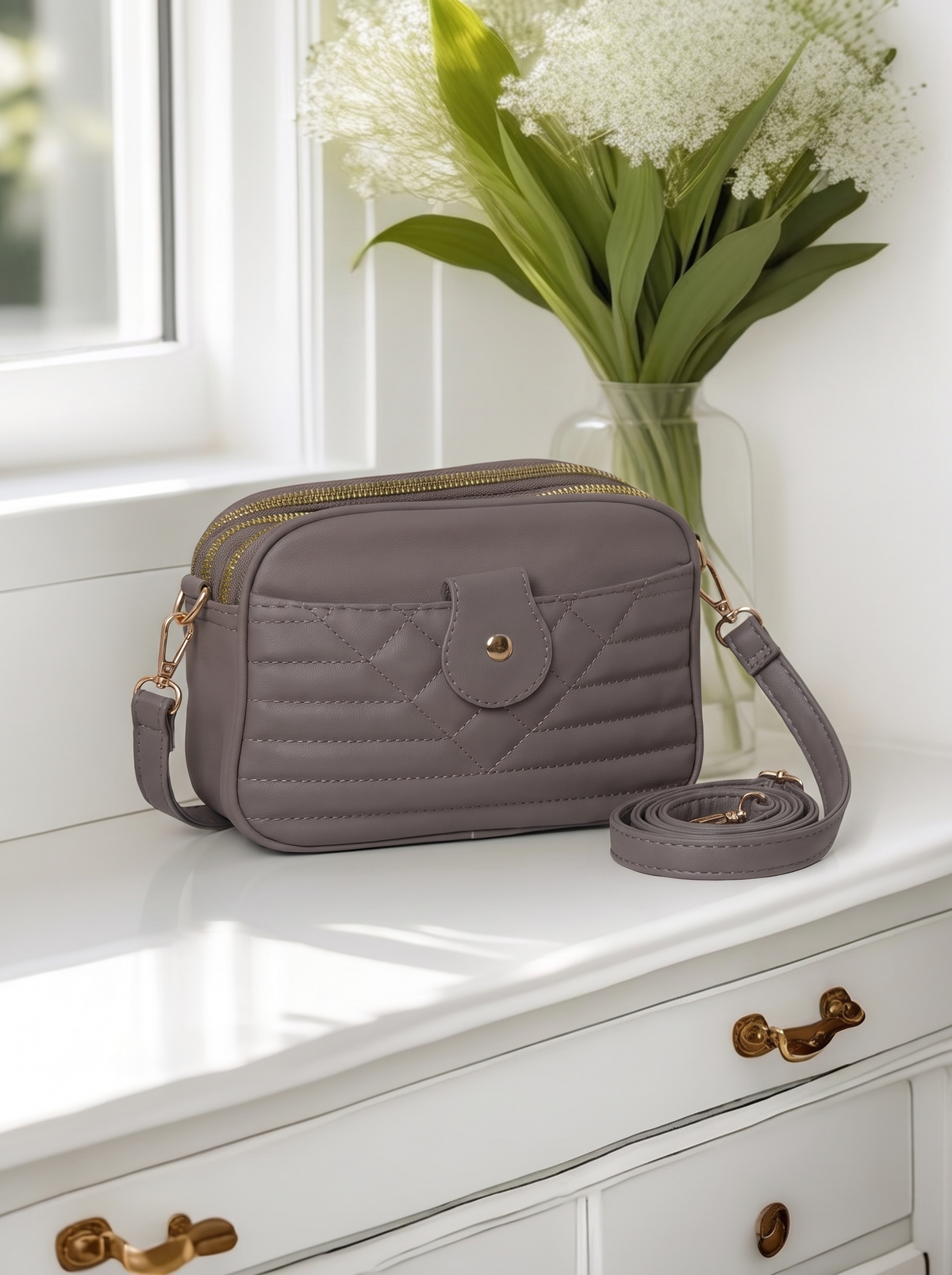 Elegant Quilted Crossbody Bag – Compact Multi-Pocket Bag
